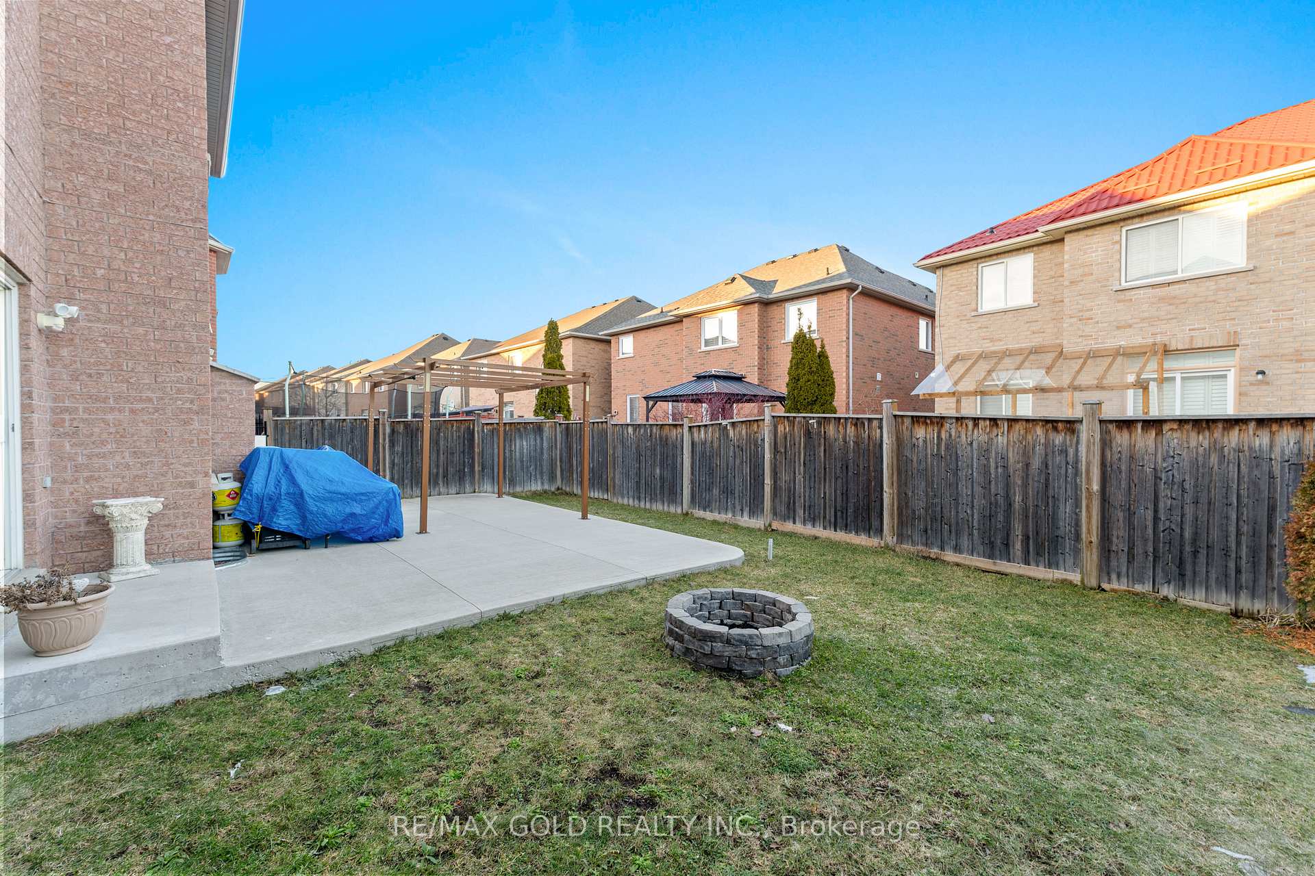 Photo 4 of 57 Powell Drive, Brampton, Sandringham-Wellington — HOMEH