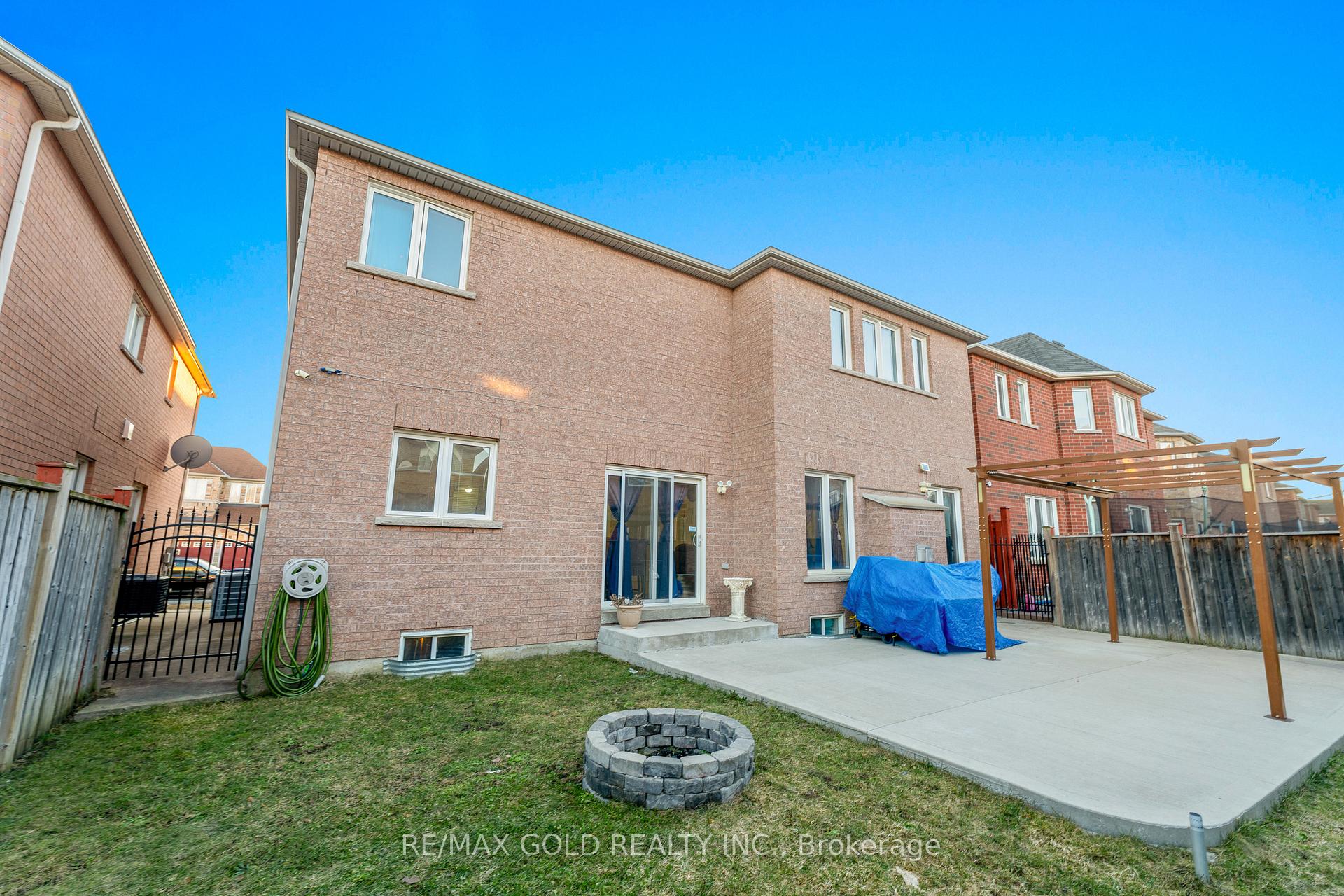 Photo 5 of 57 Powell Drive, Brampton, Sandringham-Wellington — HOMEH