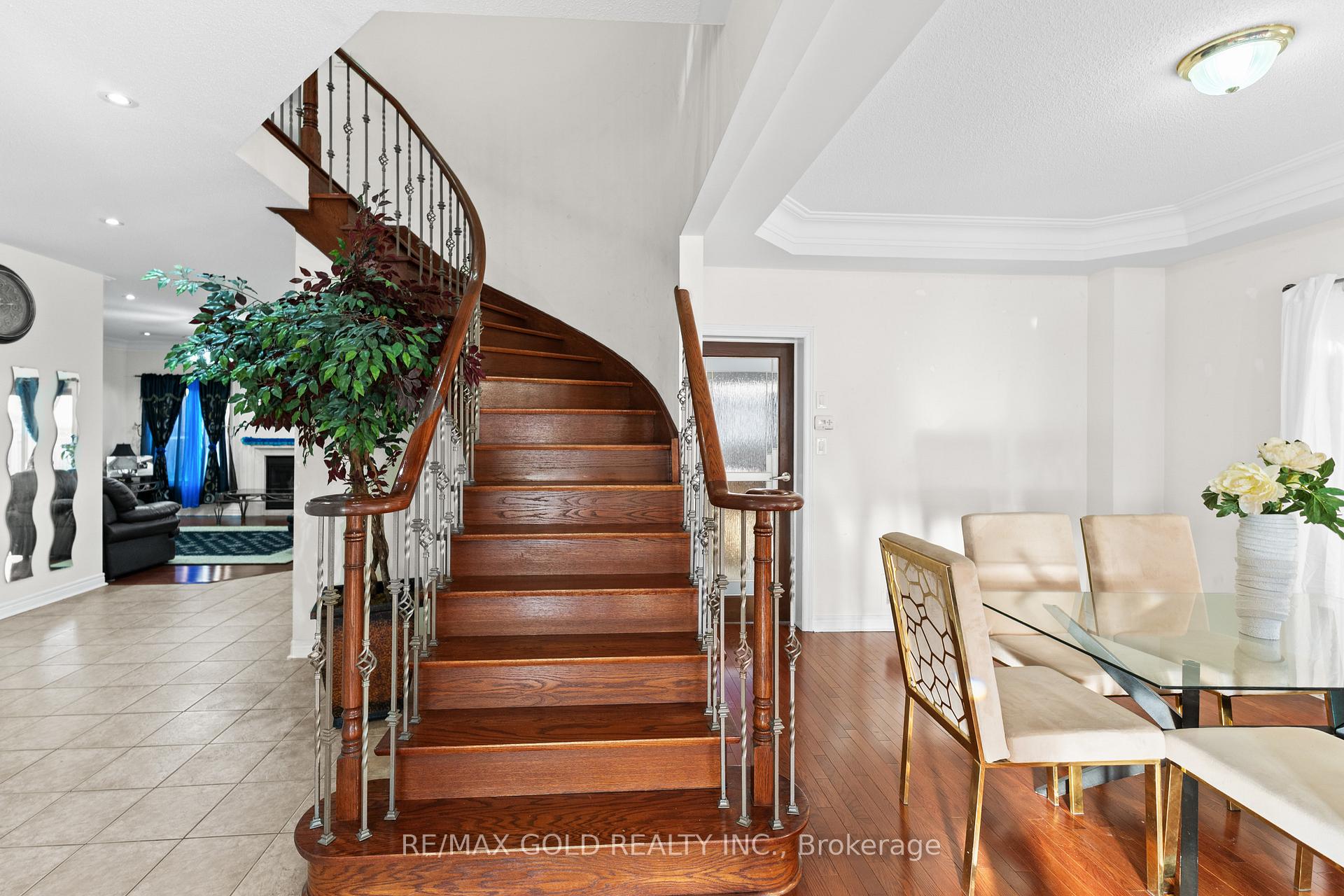 Photo 11 of 57 Powell Drive, Brampton, Sandringham-Wellington — HOMEH