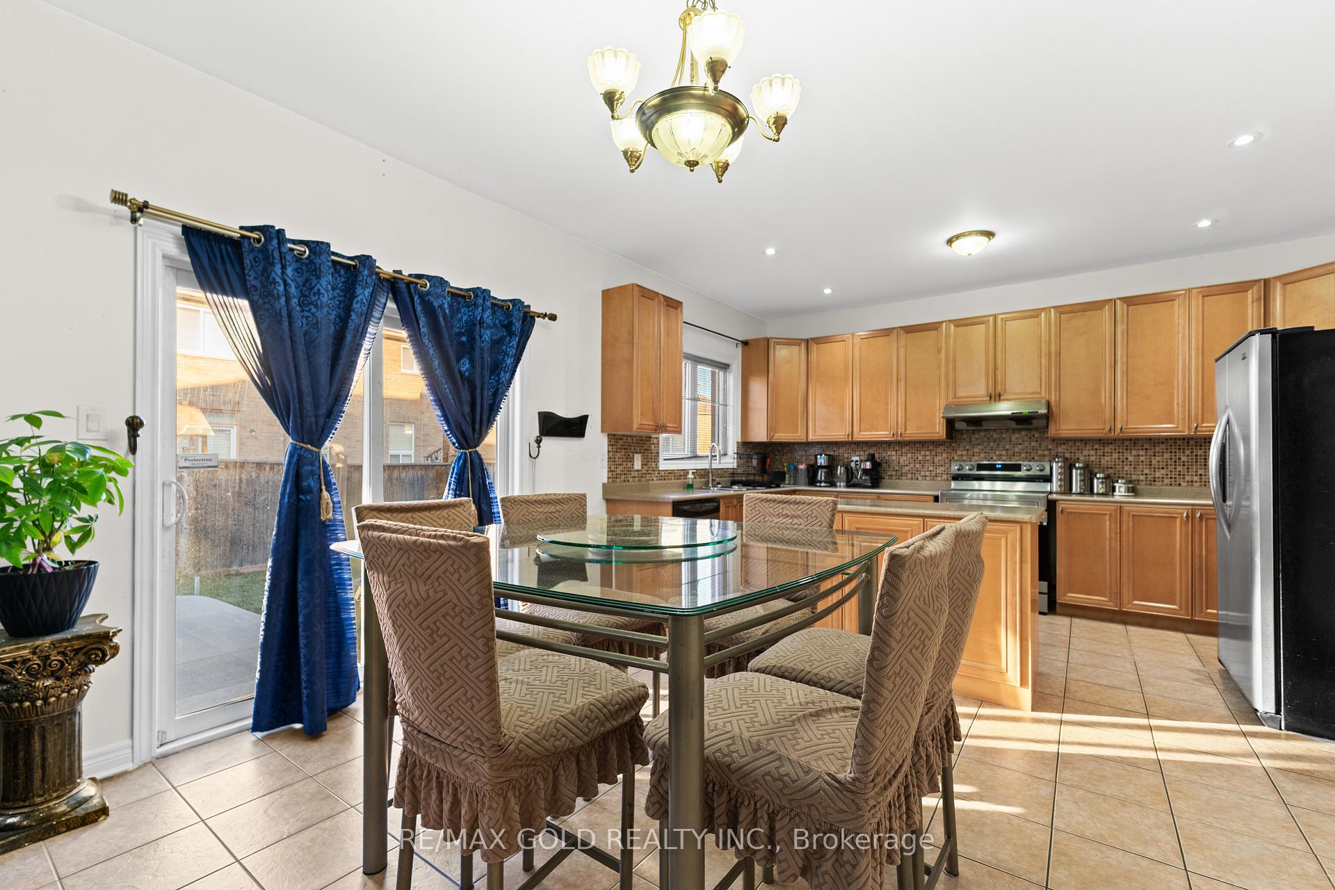 Photo 14 of 57 Powell Drive, Brampton, Sandringham-Wellington — HOMEH