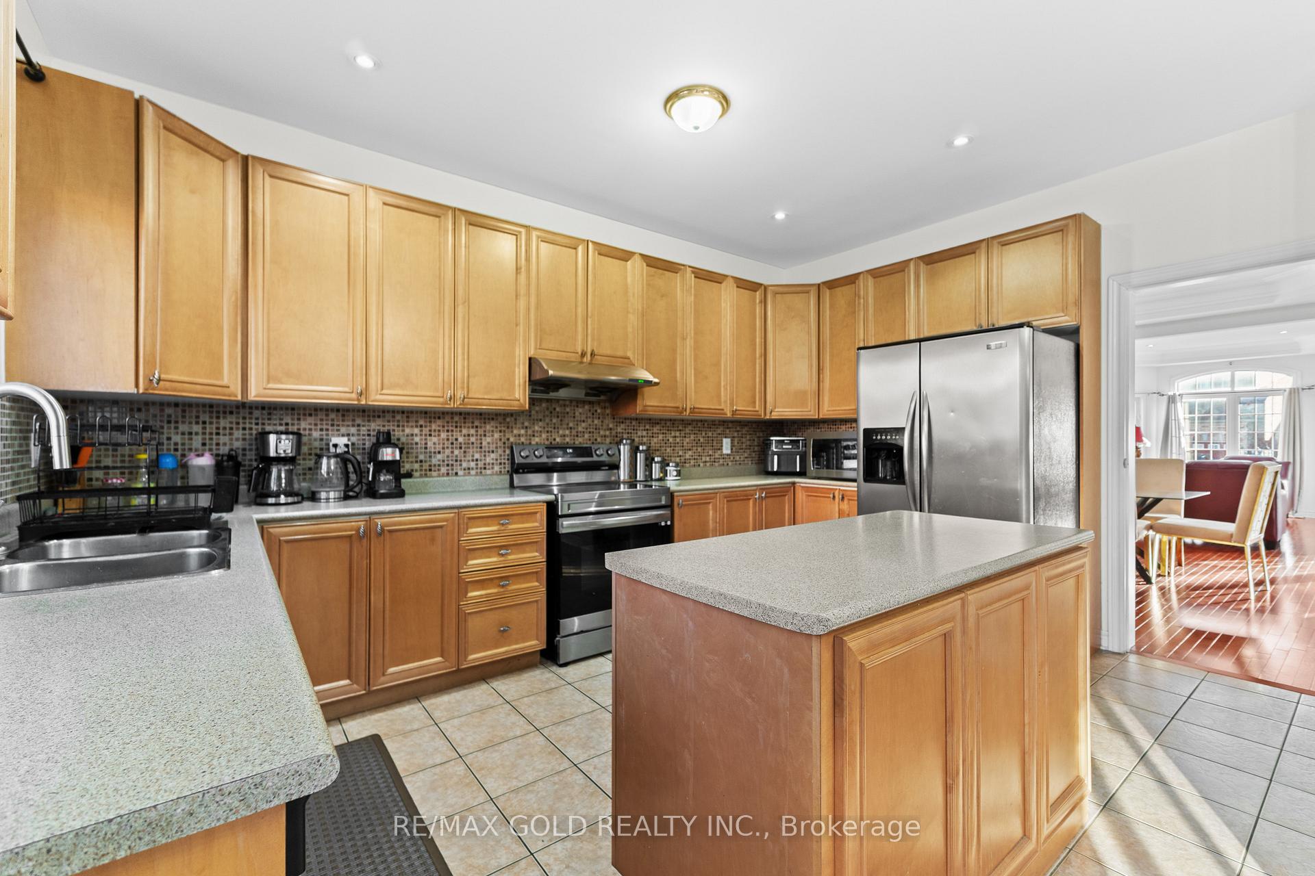 Photo 16 of 57 Powell Drive, Brampton, Sandringham-Wellington — HOMEH