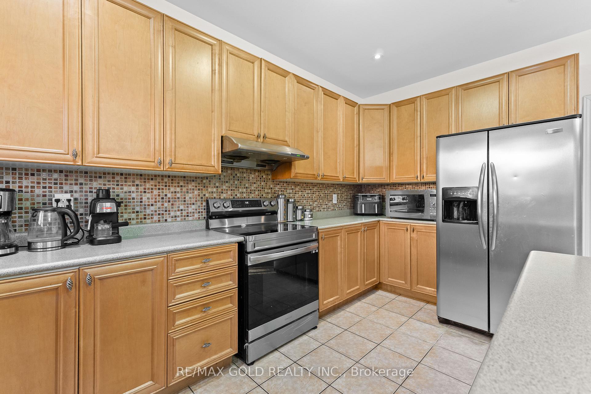 Photo 17 of 57 Powell Drive, Brampton, Sandringham-Wellington — HOMEH