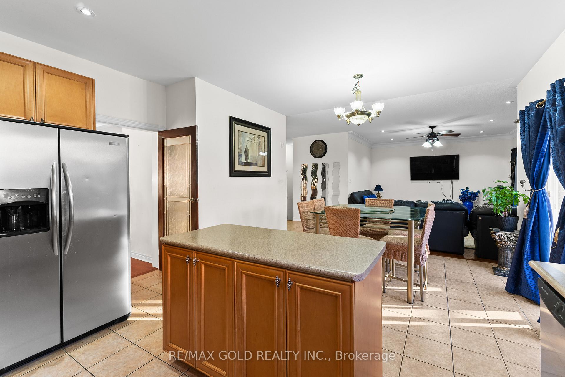 Photo 18 of 57 Powell Drive, Brampton, Sandringham-Wellington — HOMEH