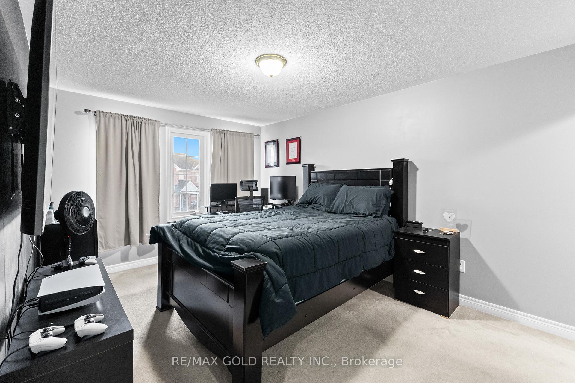 Photo 28 of 57 Powell Drive, Brampton, Sandringham-Wellington — HOMEH