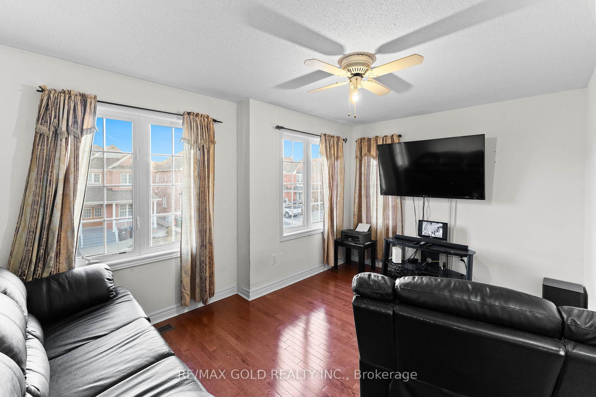 Photo 34 of 57 Powell Drive, Brampton, Sandringham-Wellington — HOMEH