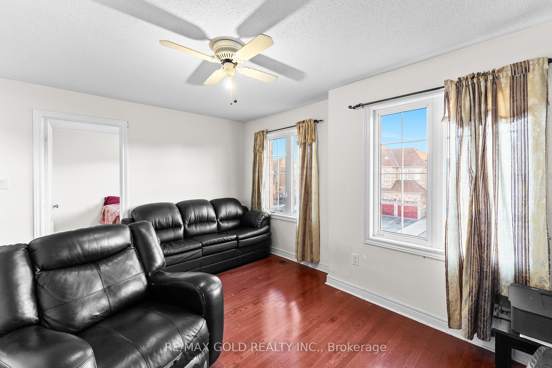 Photo 35 of 57 Powell Drive, Brampton, Sandringham-Wellington — HOMEH
