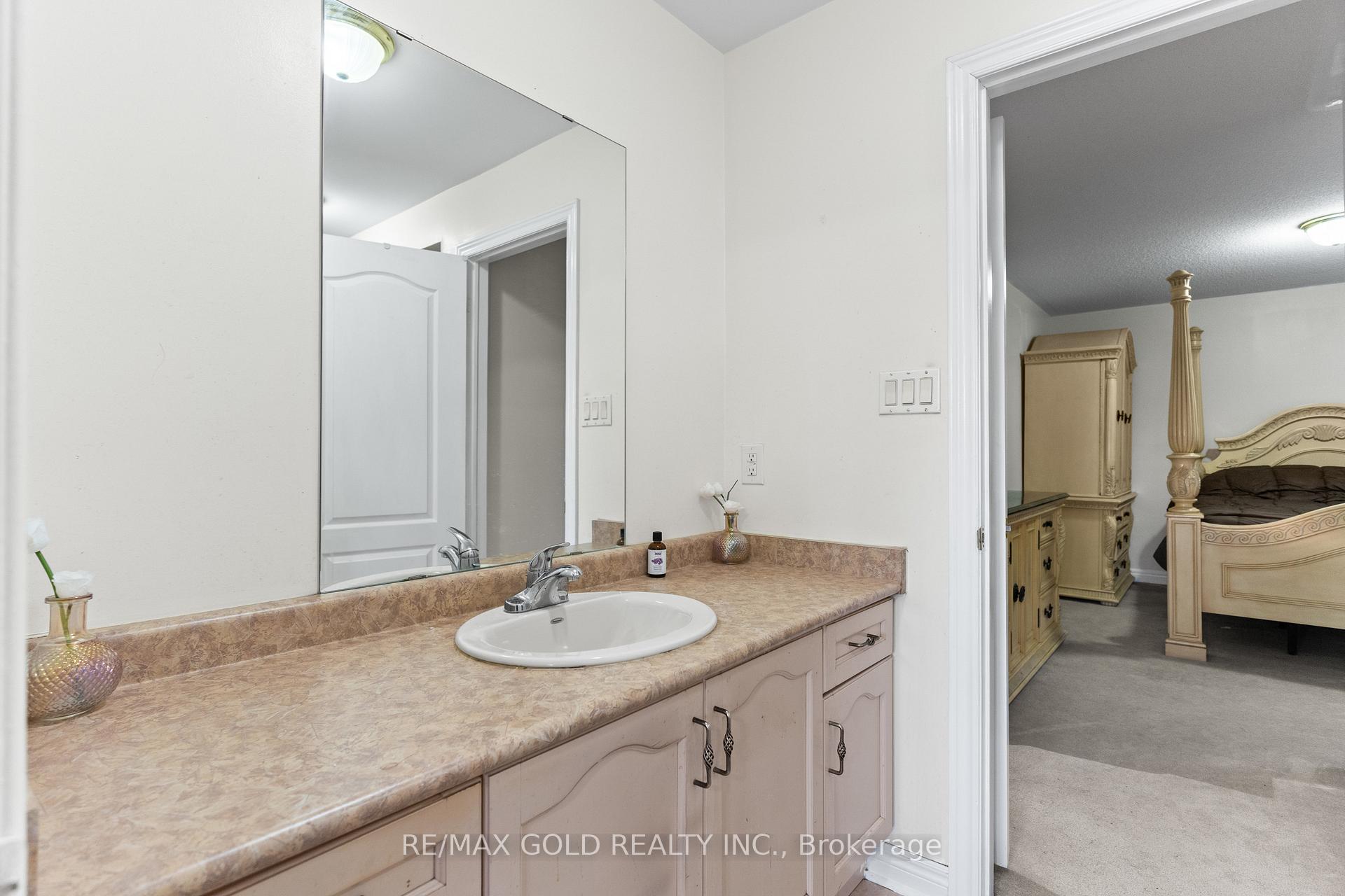 Photo 36 of 57 Powell Drive, Brampton, Sandringham-Wellington — HOMEH