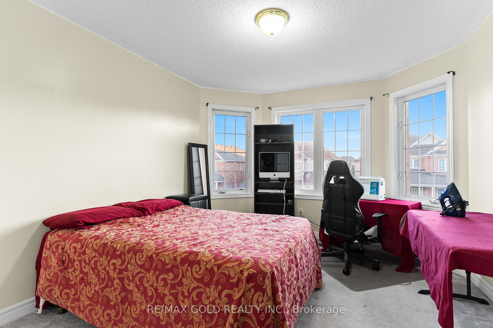 Photo 38 of 57 Powell Drive, Brampton, Sandringham-Wellington — HOMEH