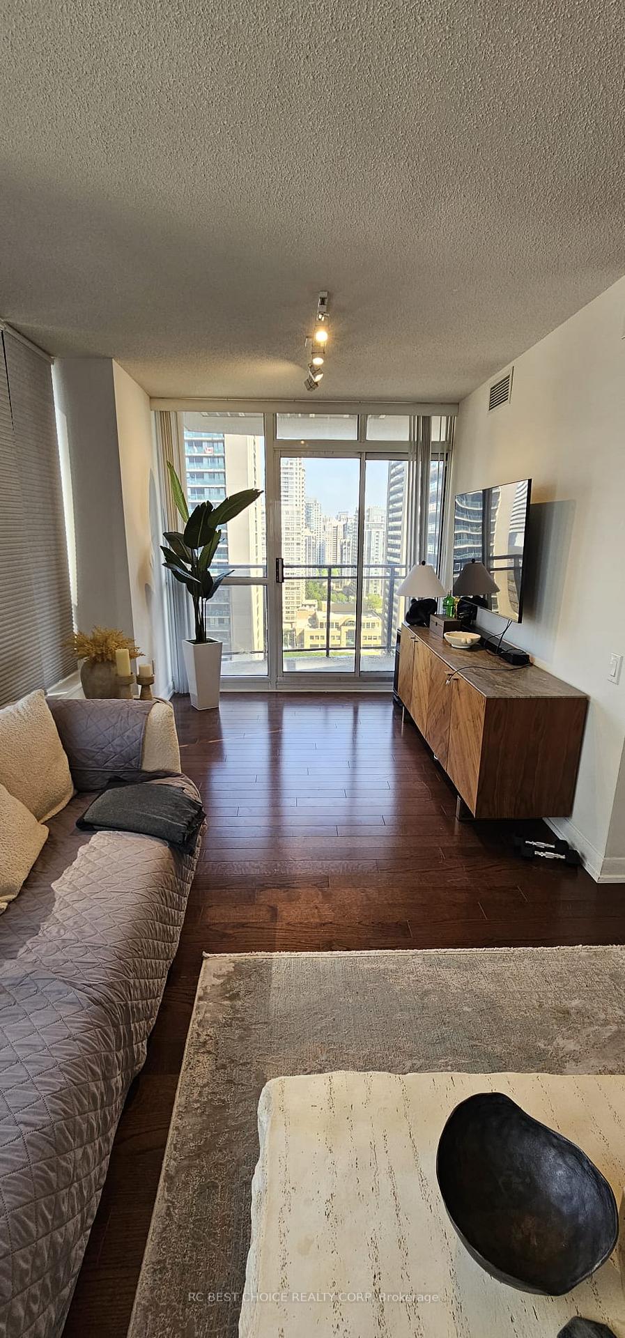 Photo 7 of Unit 2108, 33 Sheppard Avenue E, North York, Willowdale East — HOMEH