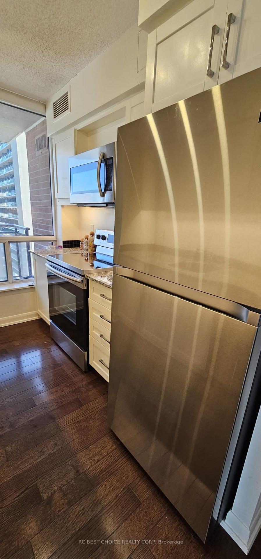 Photo 15 of Unit 2108, 33 Sheppard Avenue E, North York, Willowdale East — HOMEH