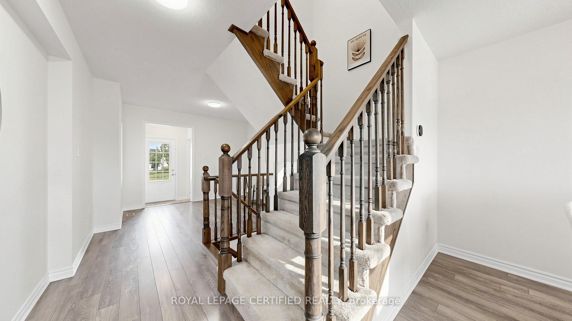 Photo 9 of 1031 Cameo Street, Pickering, Rural Pickering — HOMEH