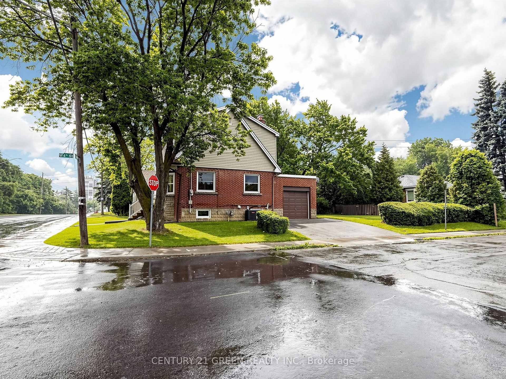 Photo 3 of 87 Fennell Avenue W, Hamilton, Mohawk — HOMEH