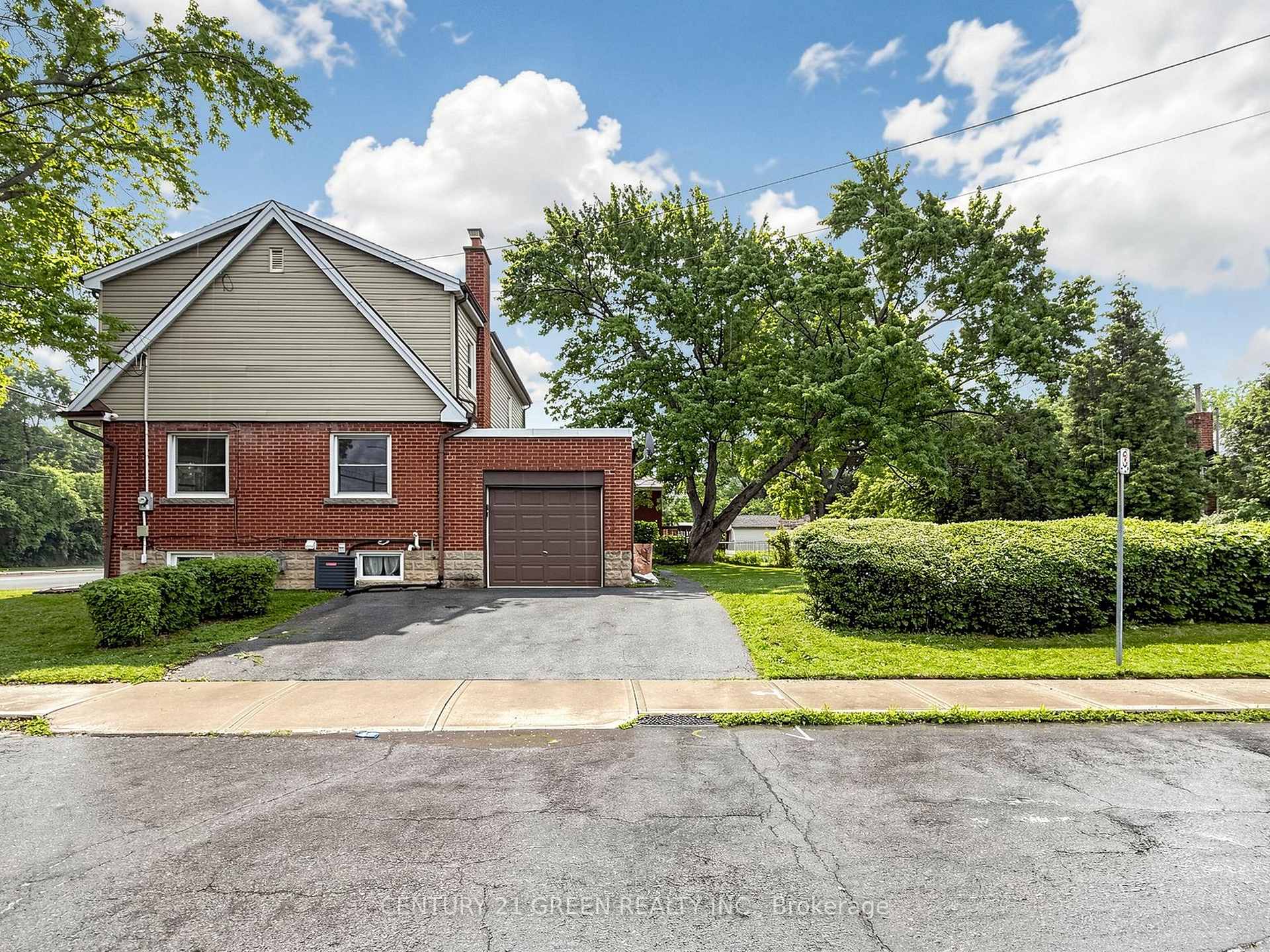 Photo 4 of 87 Fennell Avenue W, Hamilton, Mohawk — HOMEH