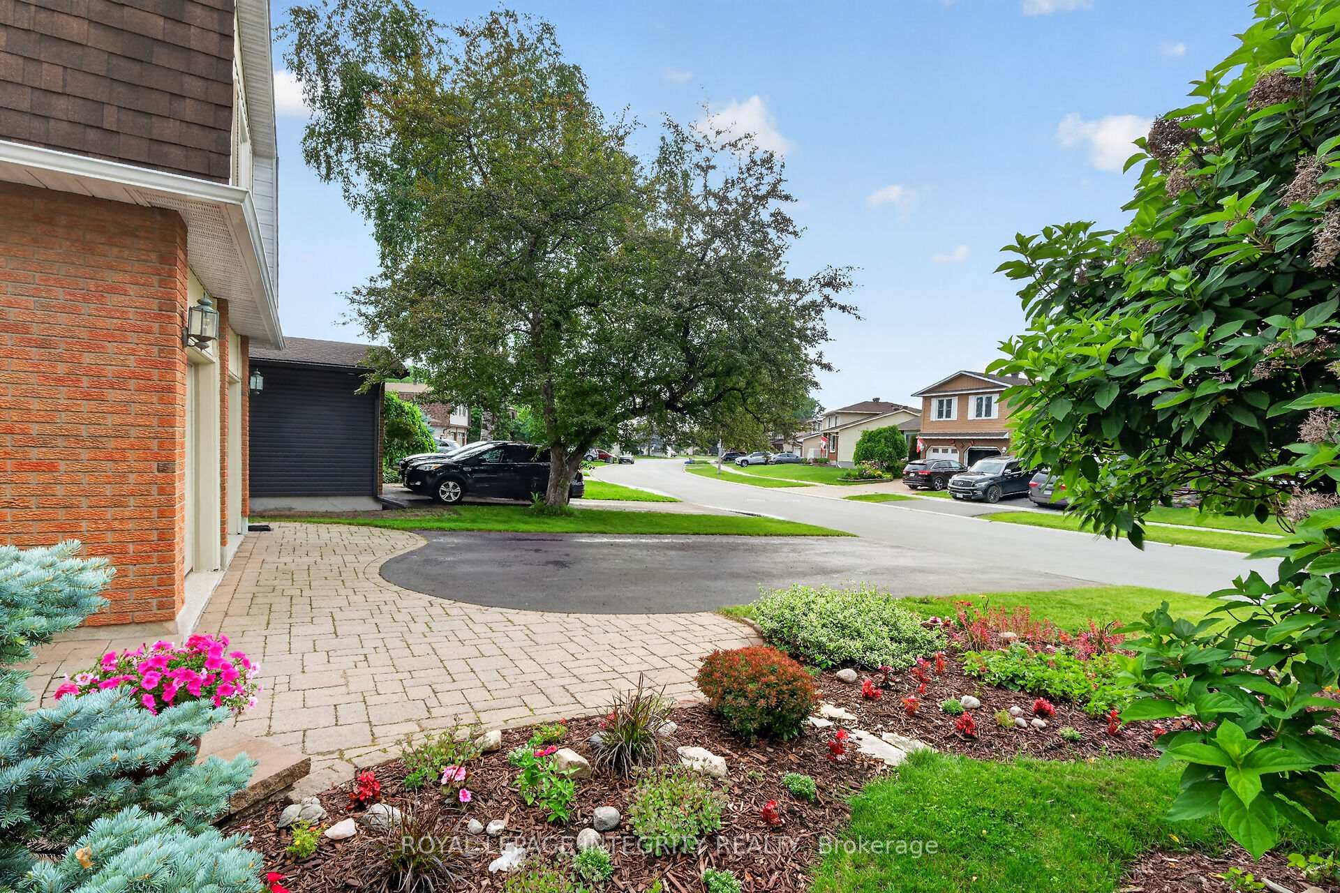 Photo 5 of 6100 Vineyard Drive, Ottawa, Convent Glen — HOMEH