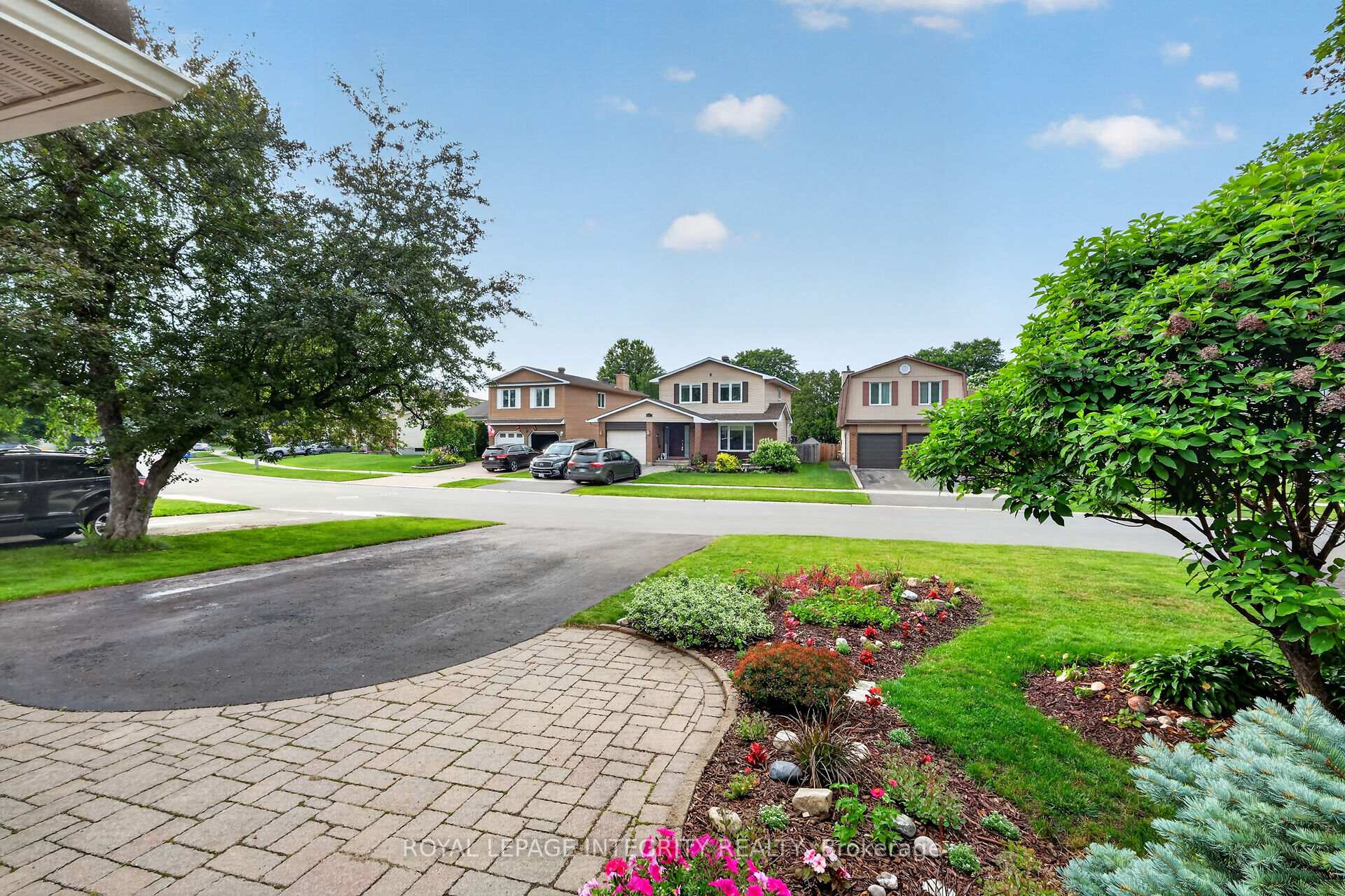 Photo 6 of 6100 Vineyard Drive, Ottawa, Convent Glen — HOMEH