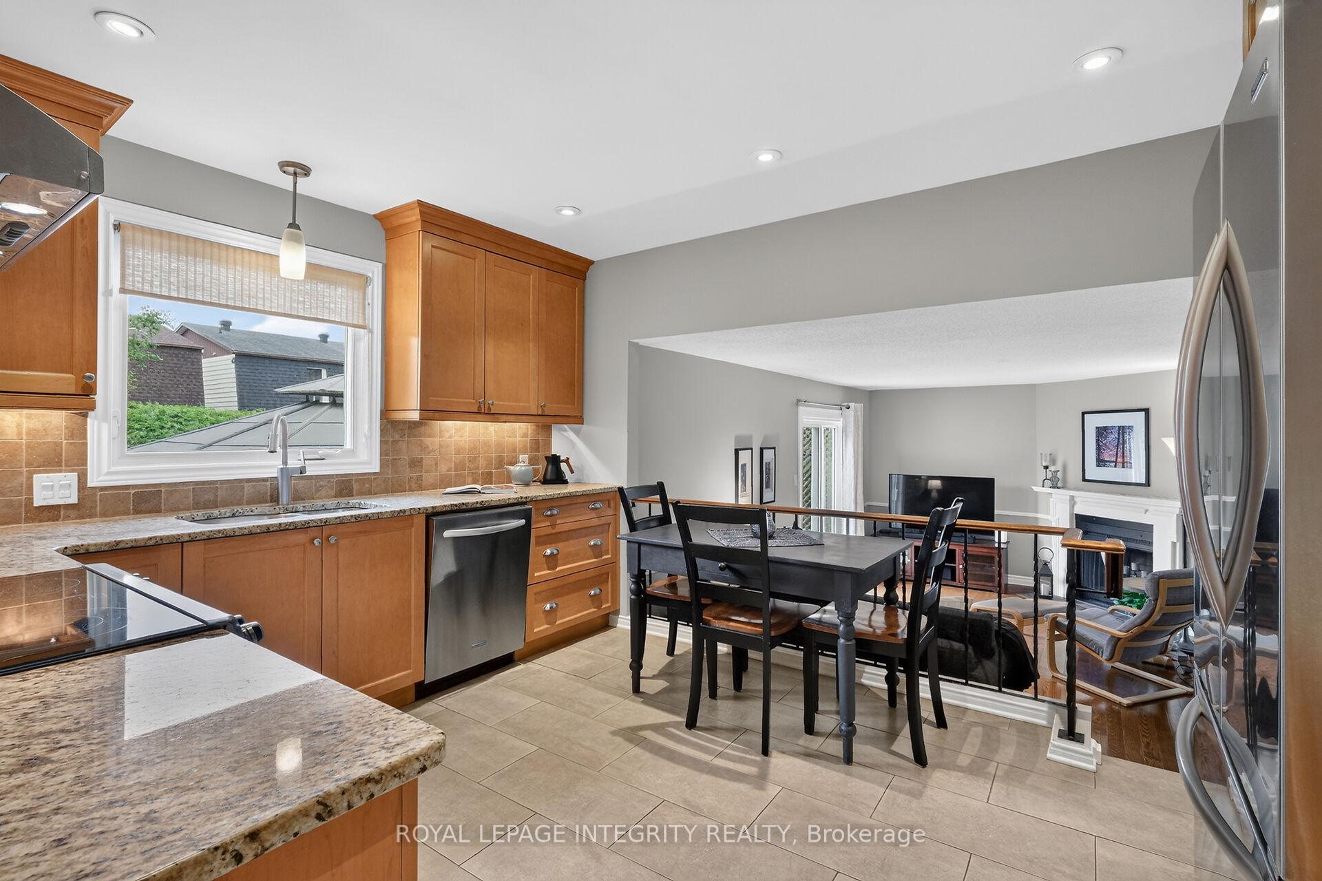 Photo 15 of 6100 Vineyard Drive, Ottawa, Convent Glen — HOMEH