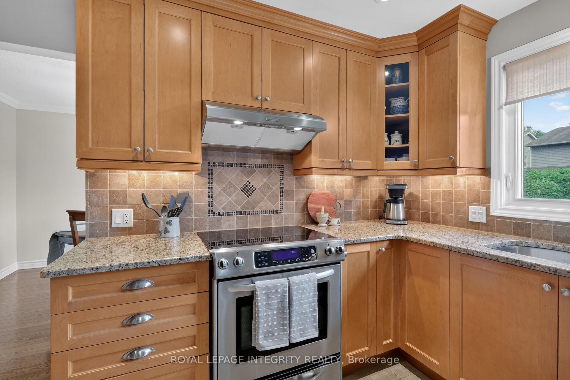 Photo 16 of 6100 Vineyard Drive, Ottawa, Convent Glen — HOMEH