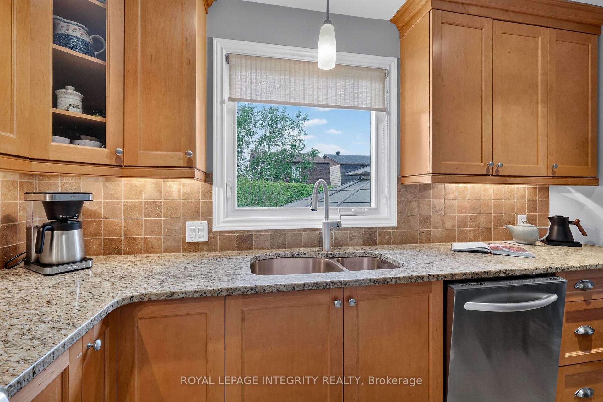 Photo 17 of 6100 Vineyard Drive, Ottawa, Convent Glen — HOMEH