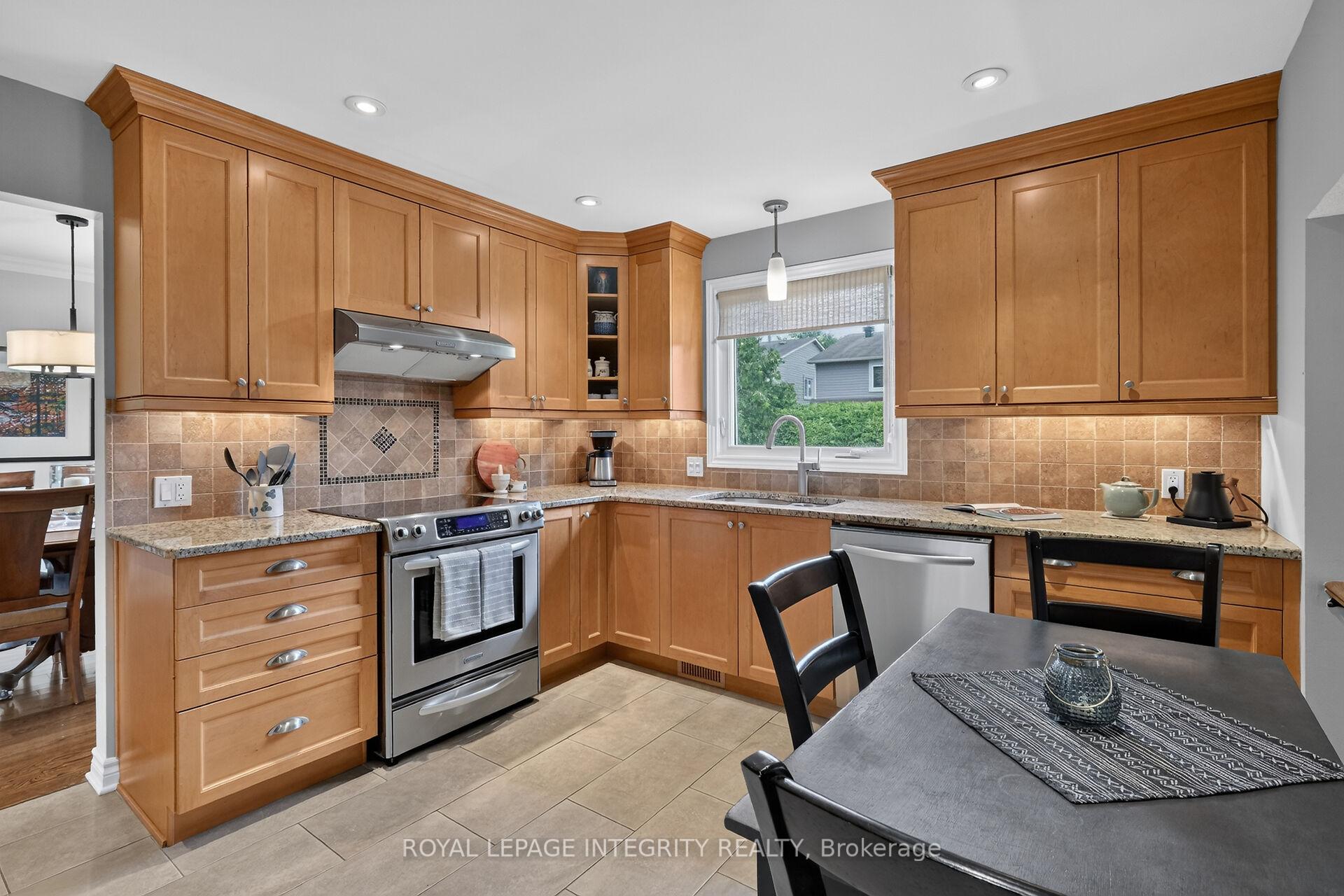 Photo 18 of 6100 Vineyard Drive, Ottawa, Convent Glen — HOMEH