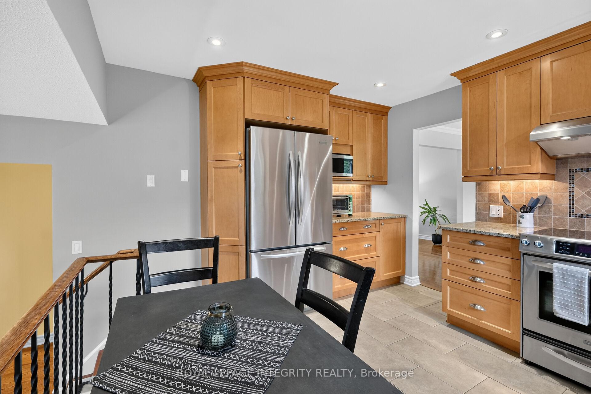Photo 21 of 6100 Vineyard Drive, Ottawa, Convent Glen — HOMEH