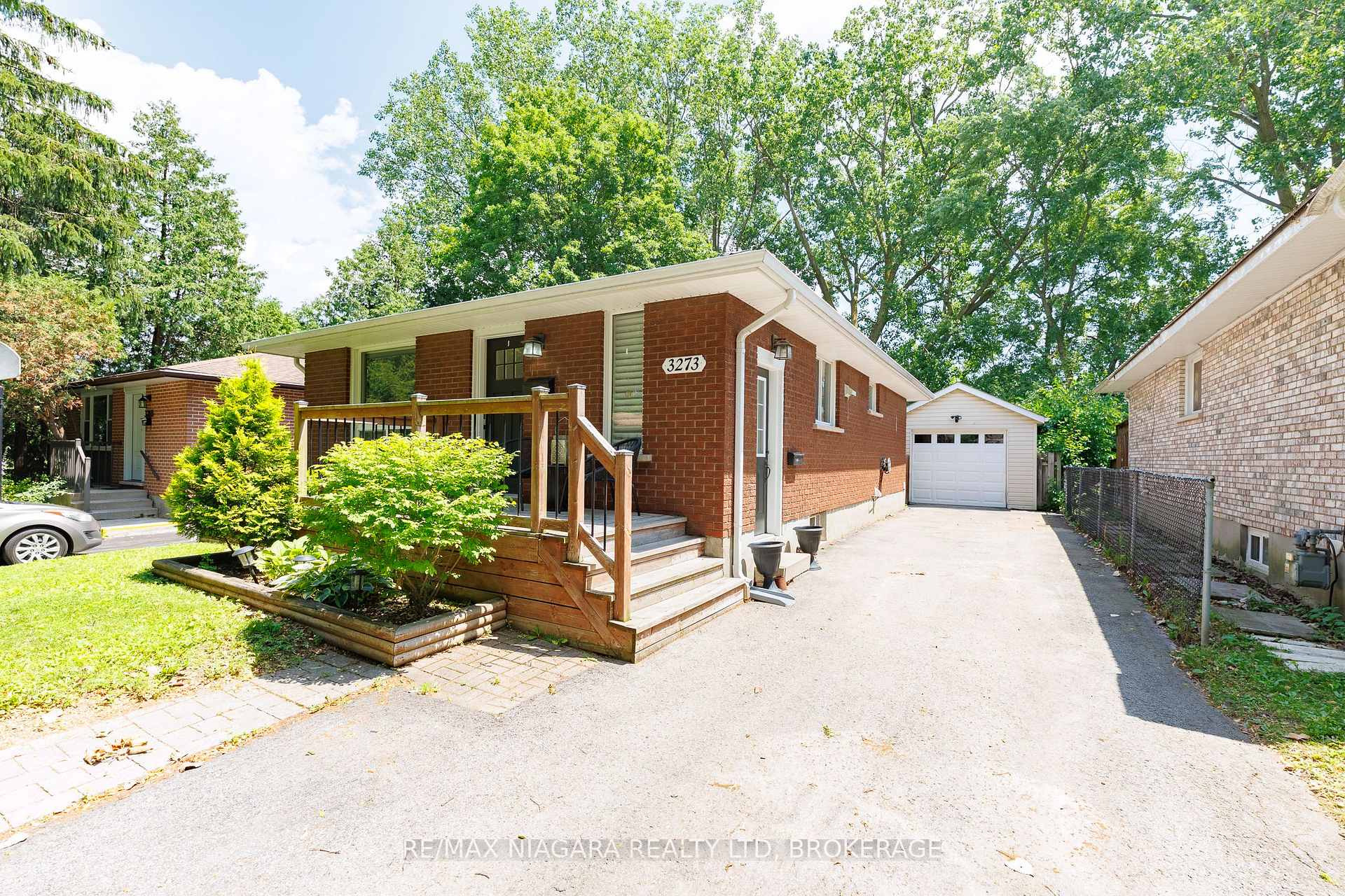 Photo 1 of 3273 Addison Avenue, Niagara Falls, Church's Lane — HOMEH