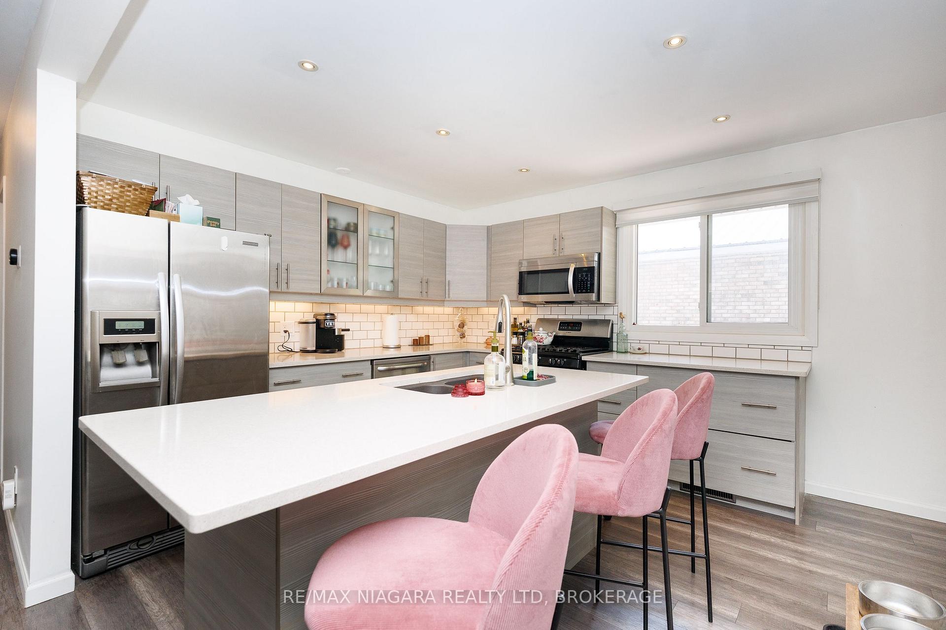 Photo 3 of 3273 Addison Avenue, Niagara Falls, Church's Lane — HOMEH