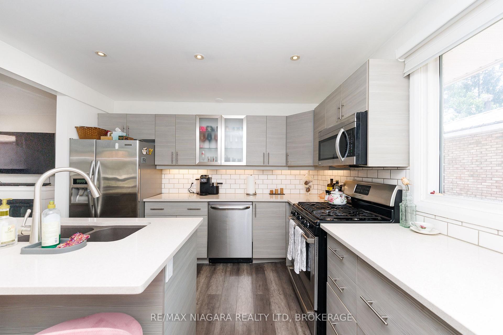 Photo 4 of 3273 Addison Avenue, Niagara Falls, Church's Lane — HOMEH