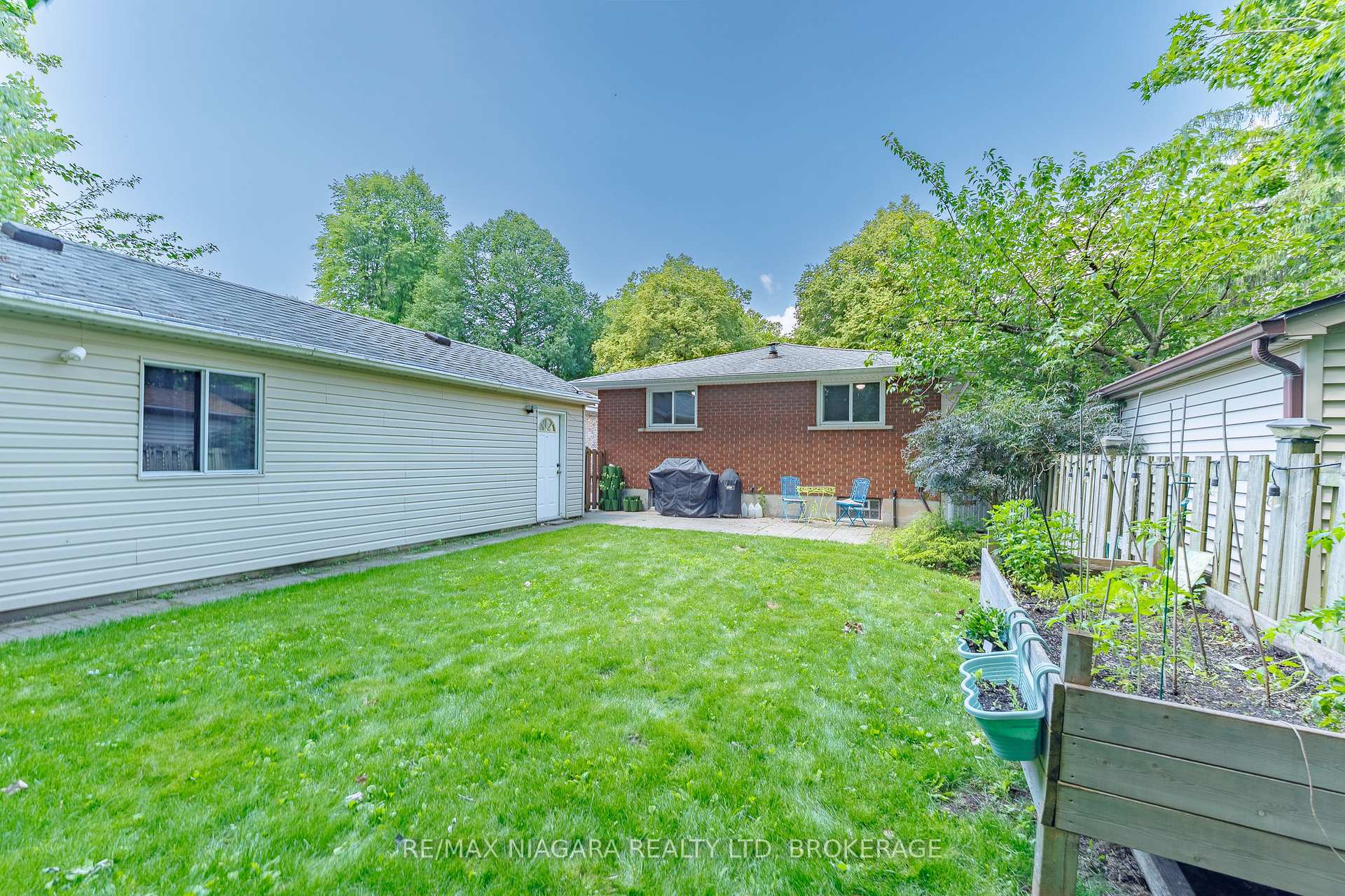 Photo 27 of 3273 Addison Avenue, Niagara Falls, Church's Lane — HOMEH