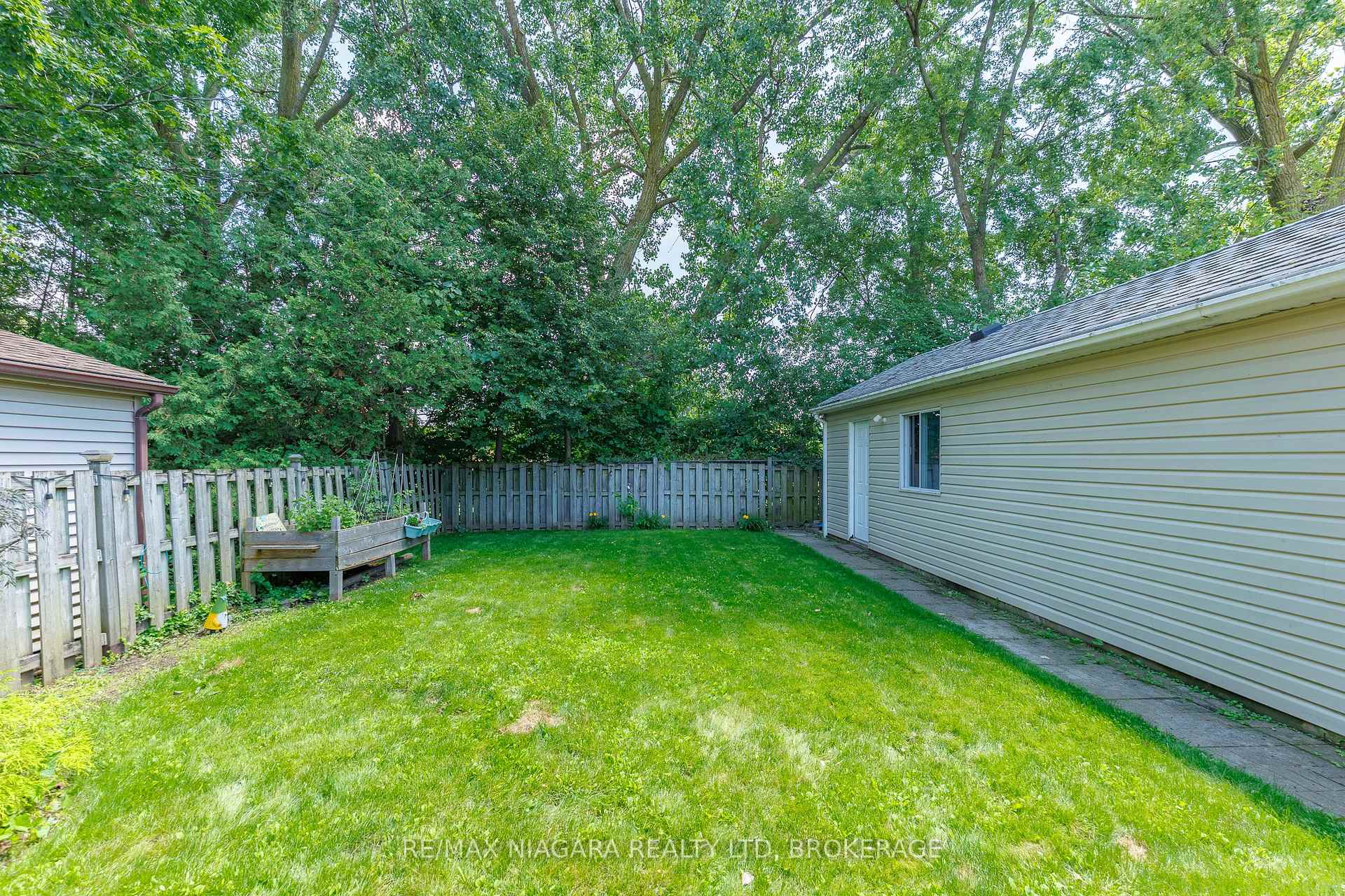 Photo 28 of 3273 Addison Avenue, Niagara Falls, Church's Lane — HOMEH