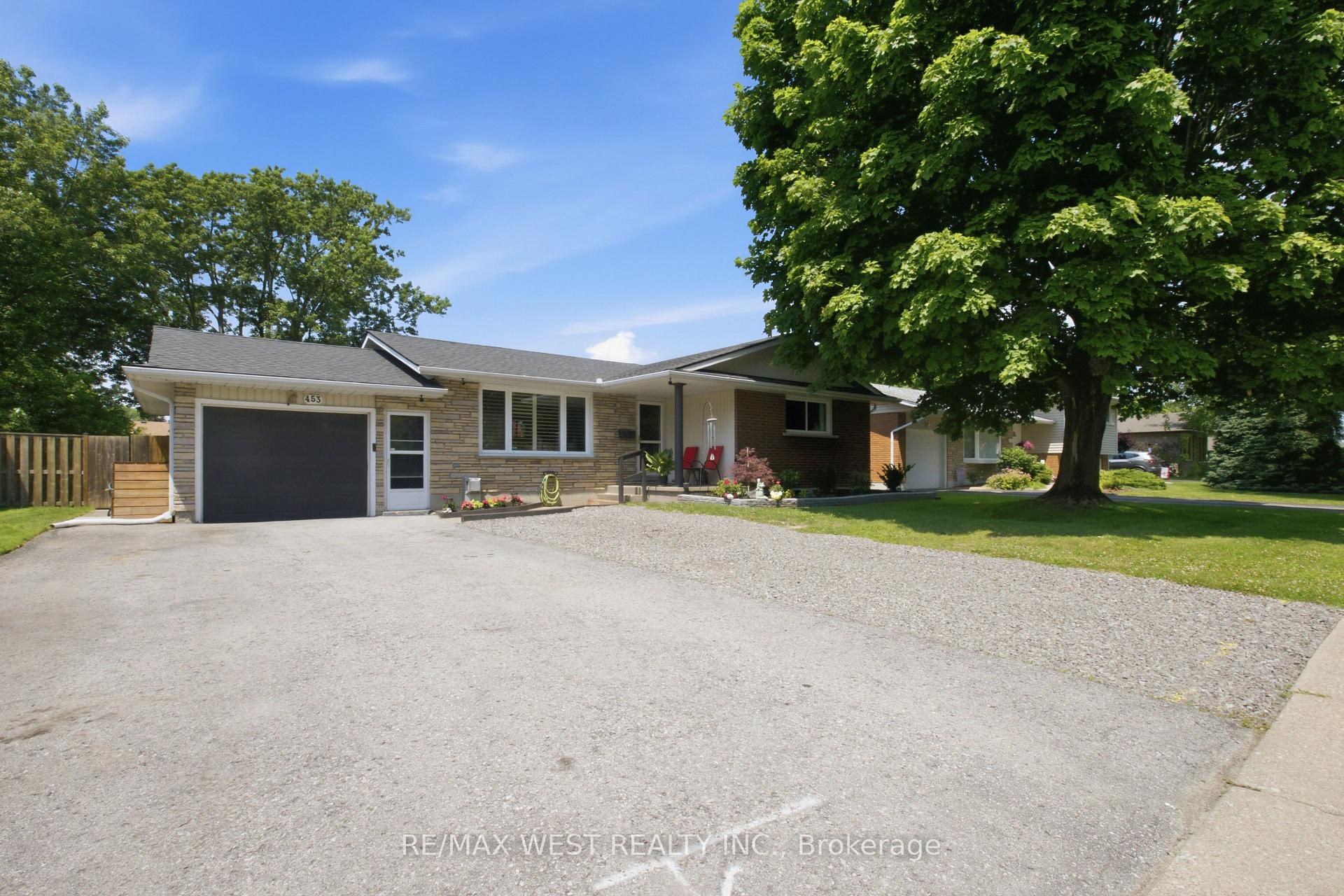 Photo 2 of 453 Leonard Avenue, Welland, Prince Charles — HOMEH