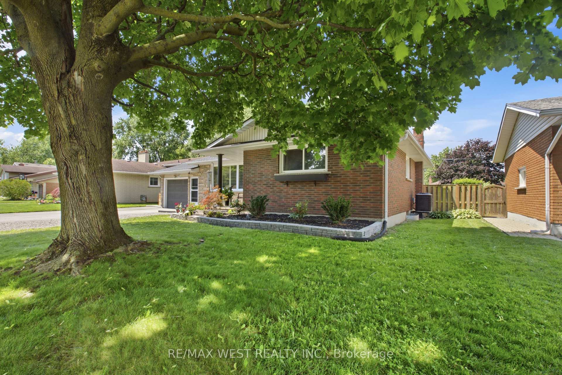 Photo 4 of 453 Leonard Avenue, Welland, Prince Charles — HOMEH