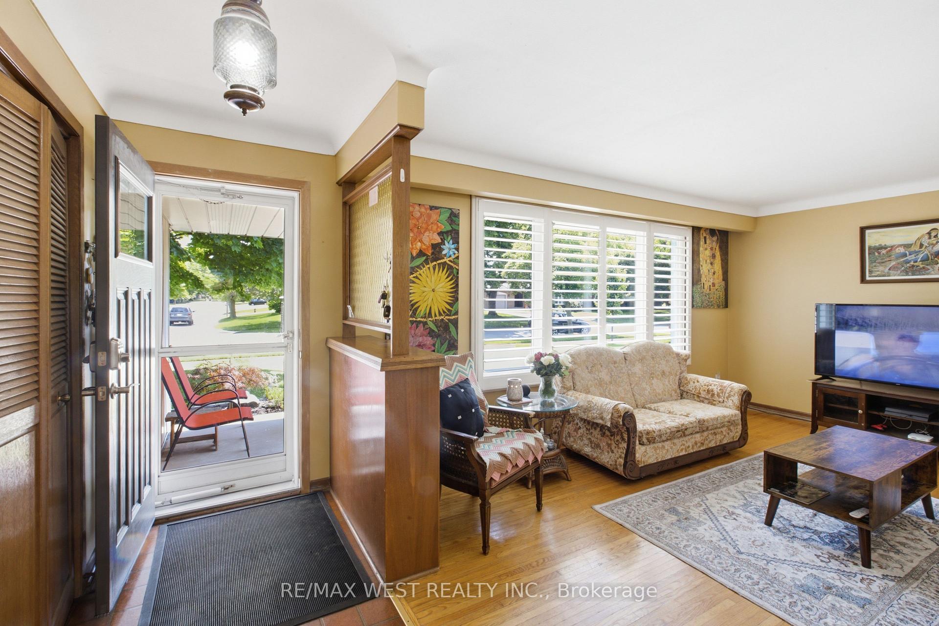 Photo 5 of 453 Leonard Avenue, Welland, Prince Charles — HOMEH