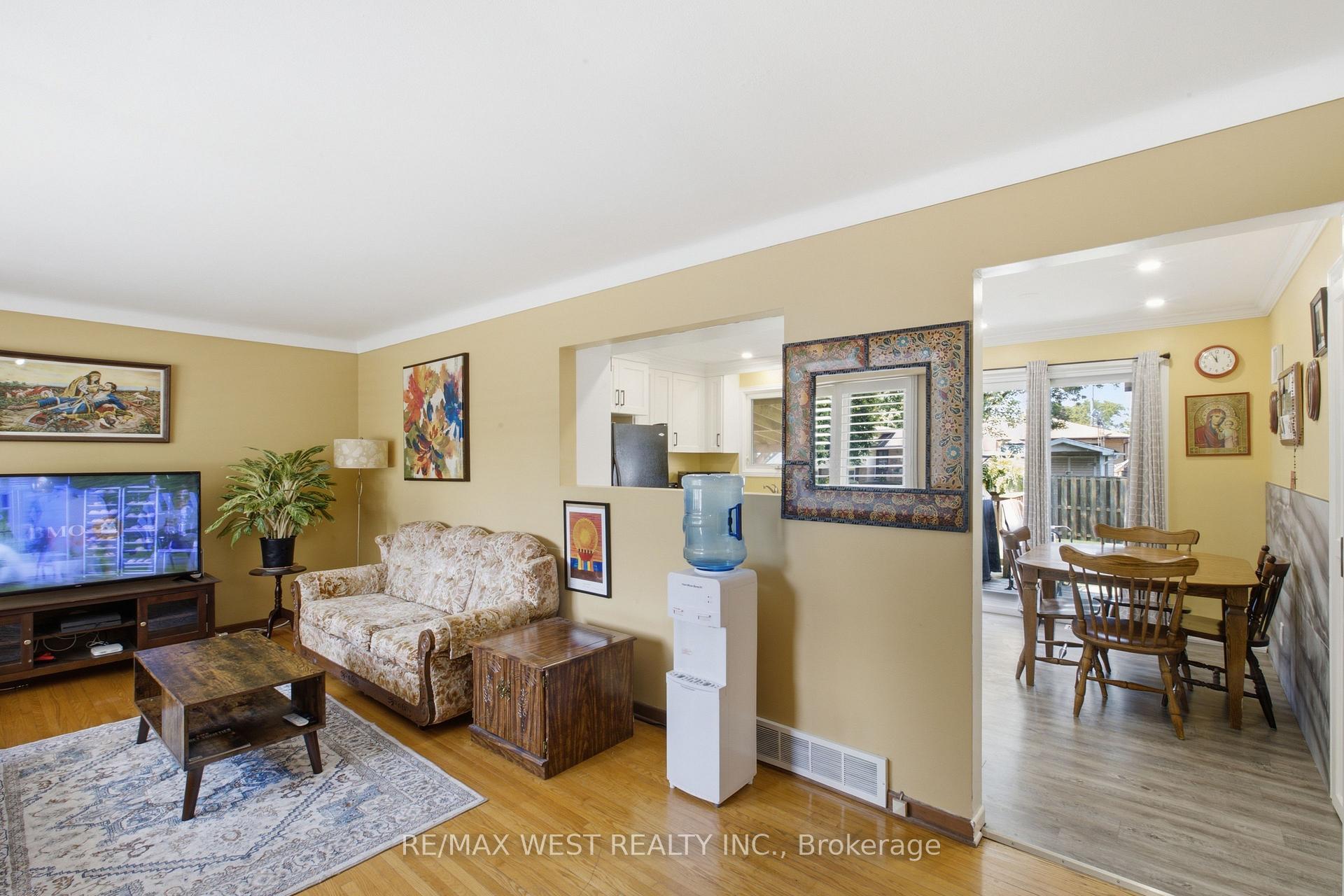 Photo 8 of 453 Leonard Avenue, Welland, Prince Charles — HOMEH