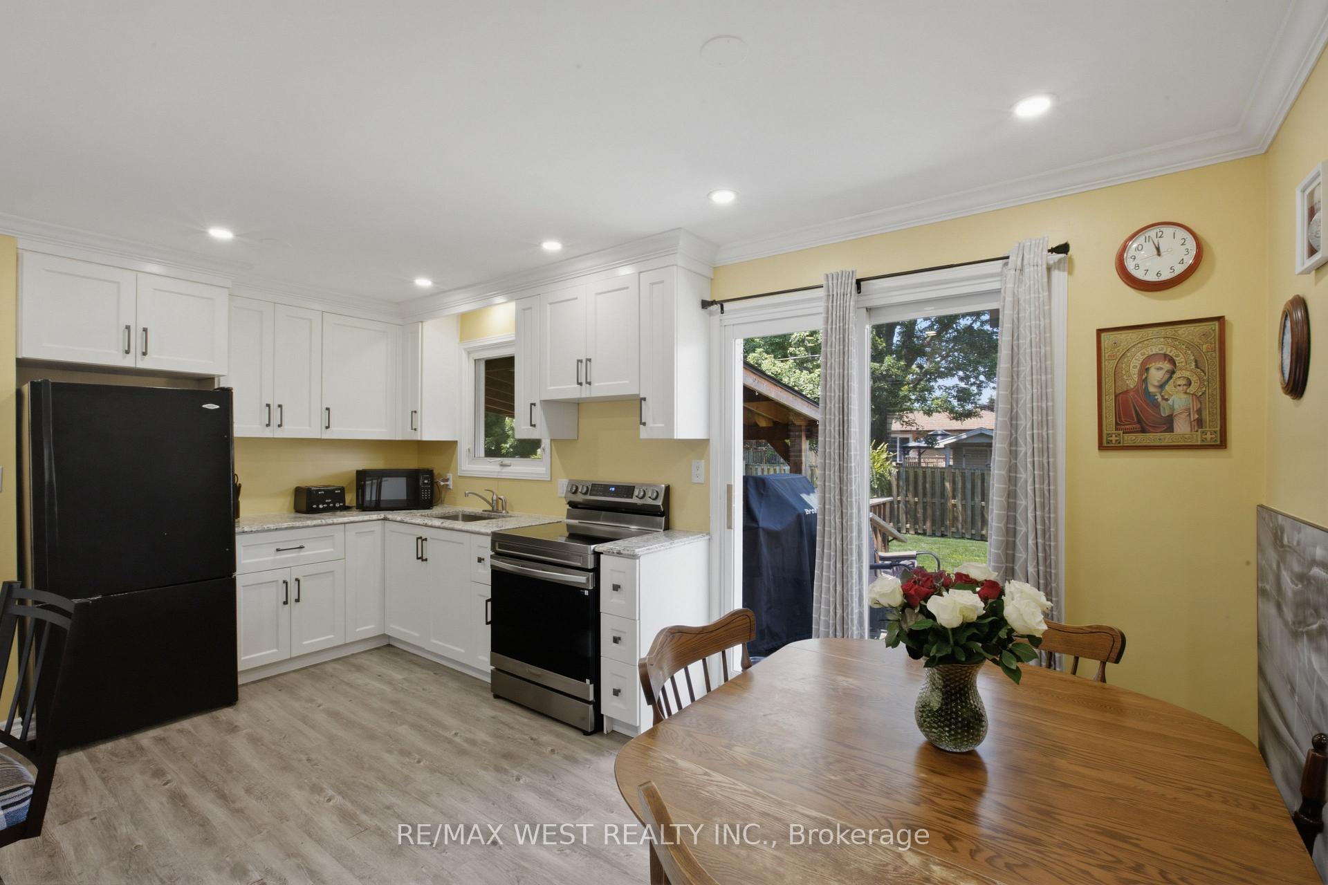 Photo 10 of 453 Leonard Avenue, Welland, Prince Charles — HOMEH