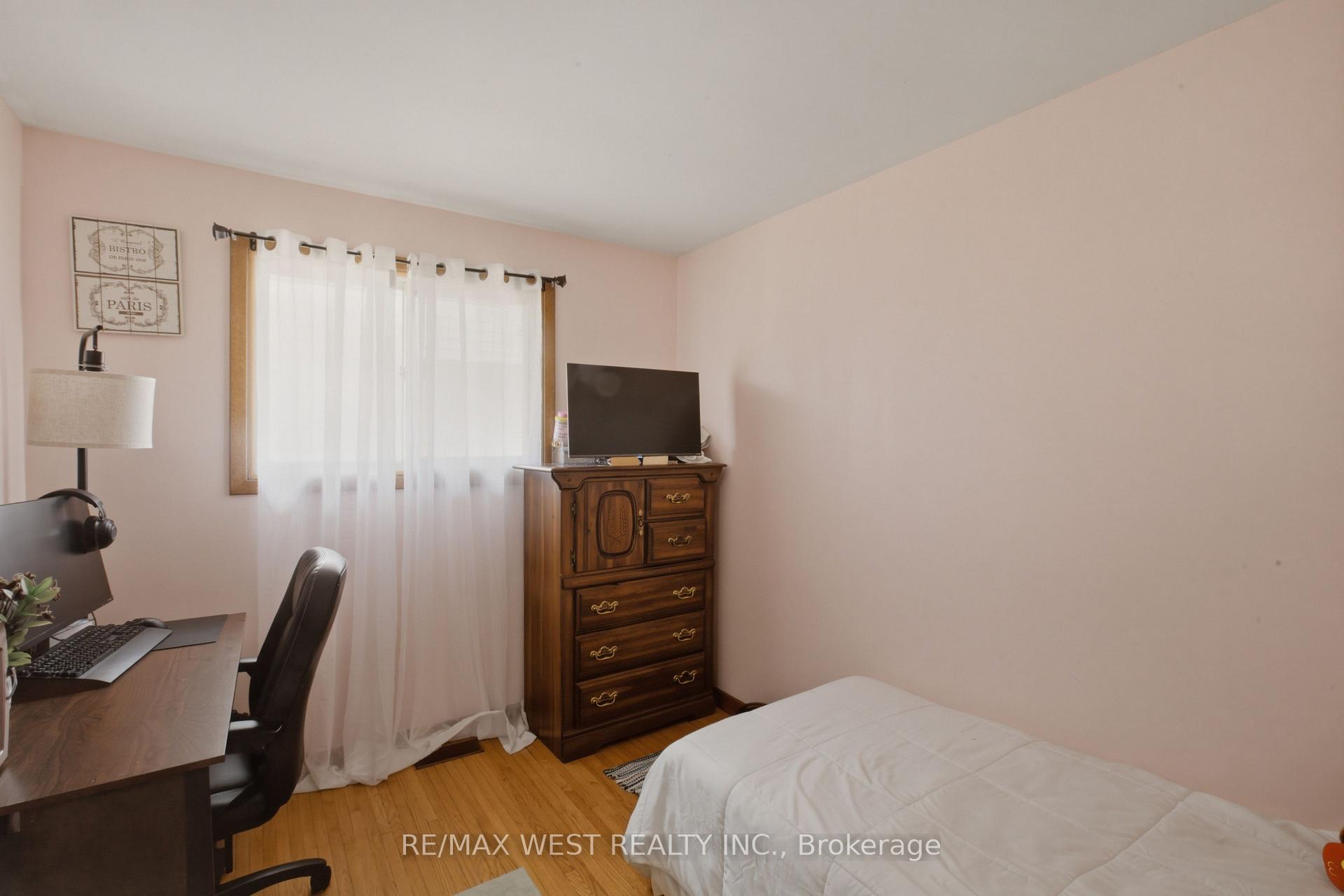 Photo 16 of 453 Leonard Avenue, Welland, Prince Charles — HOMEH