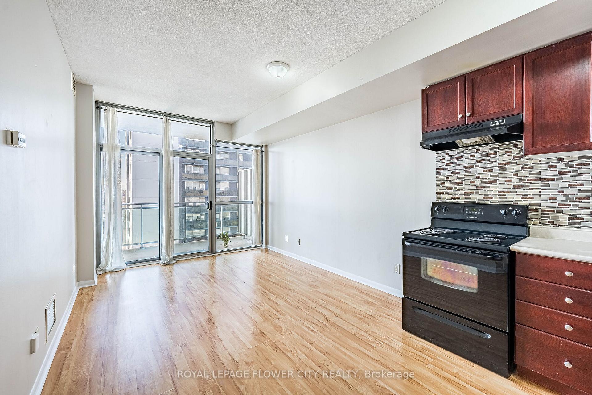 Photo 9 of Unit 907, 2464 Weston Road, North York, Weston — HOMEH
