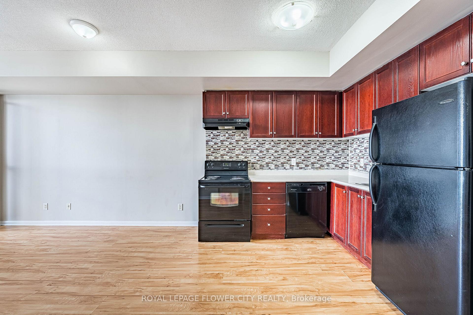 Photo 11 of Unit 907, 2464 Weston Road, North York, Weston — HOMEH