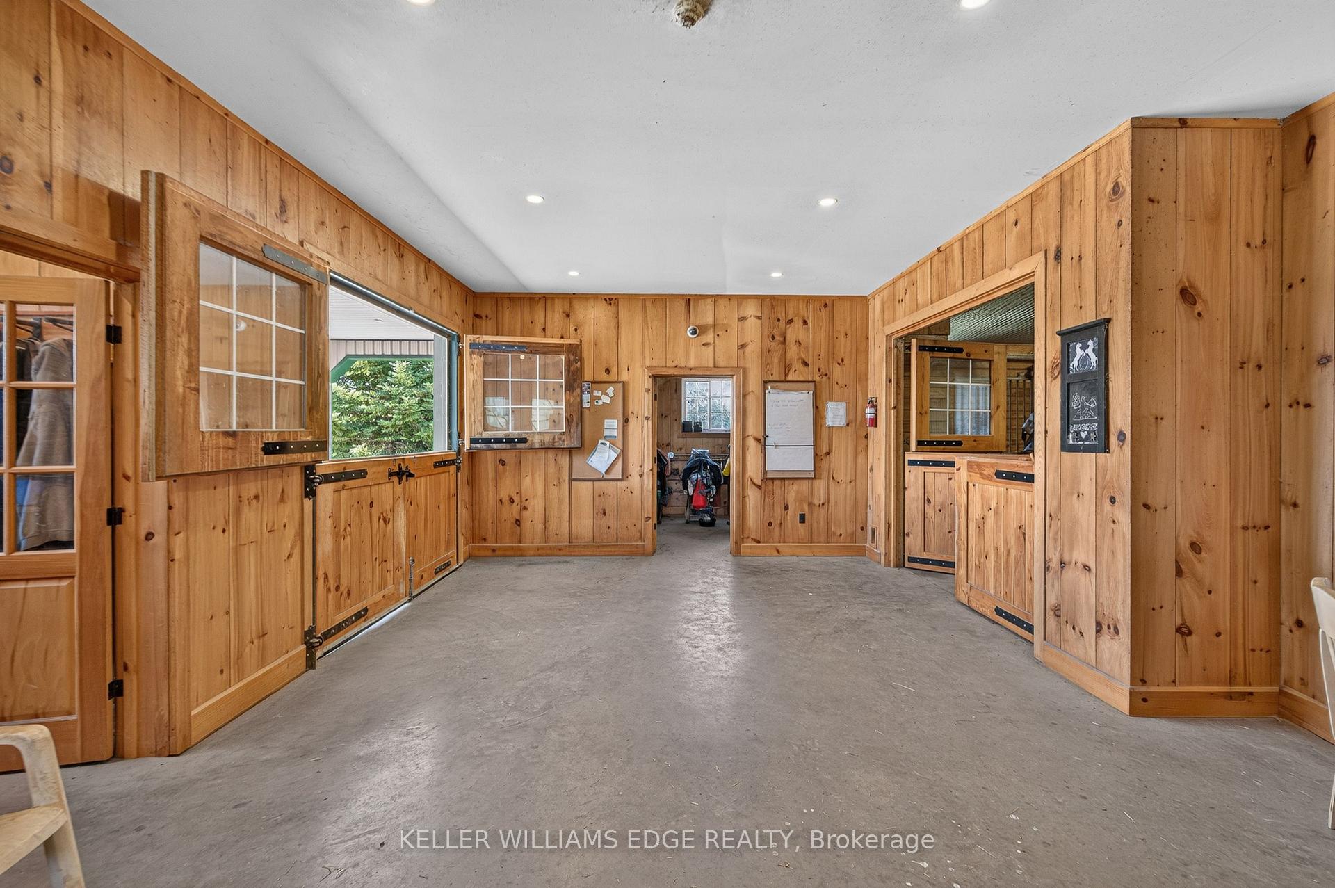 Photo 4 of 564 8th Concession Road E, Hamilton, Rural Flamborough — HOMEH