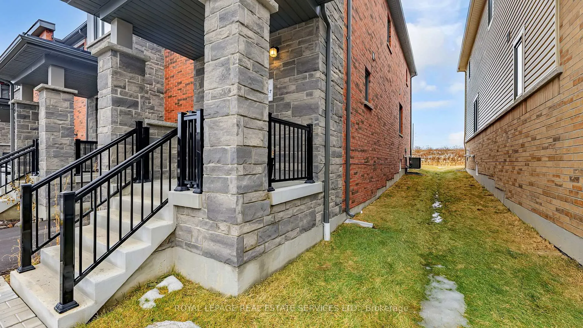 Photo 2 of 1068 Lockie Drive, Oshawa, Kedron — HOMEH