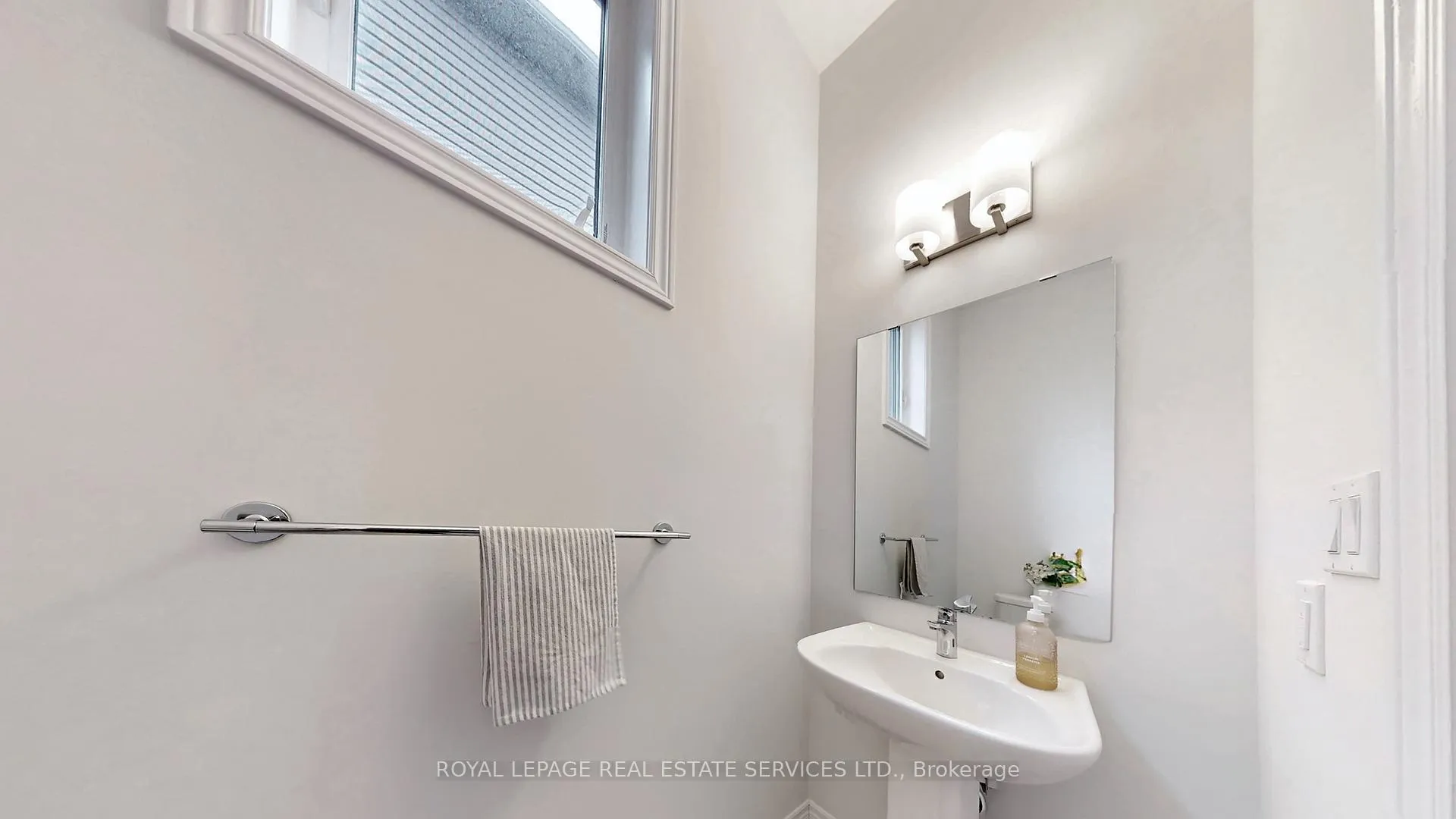 Photo 9 of 1068 Lockie Drive, Oshawa, Kedron — HOMEH