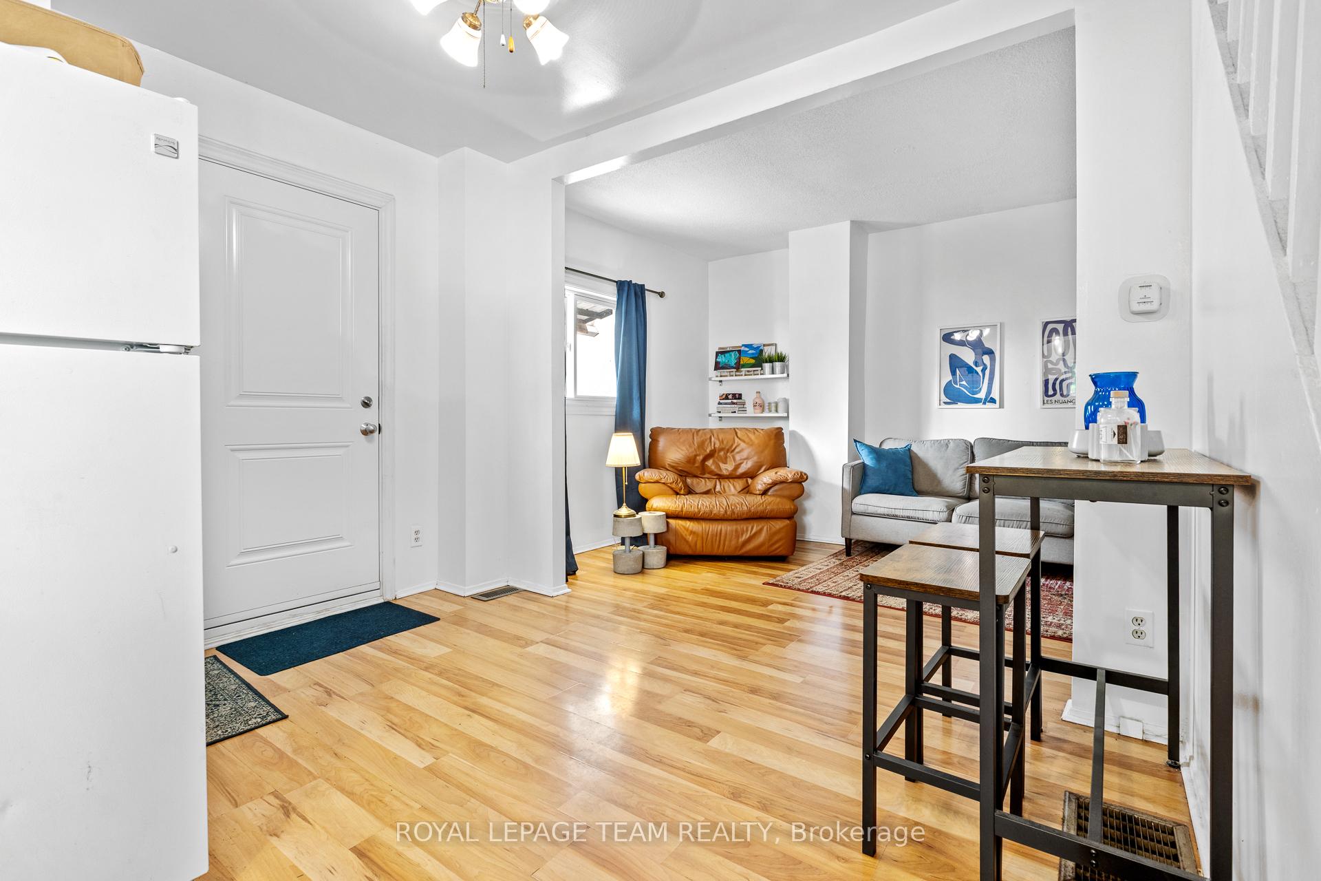 Photo 4 of Unit B, 53-1/2 Champagne Avenue, Ottawa, West Centre Town — HOMEH