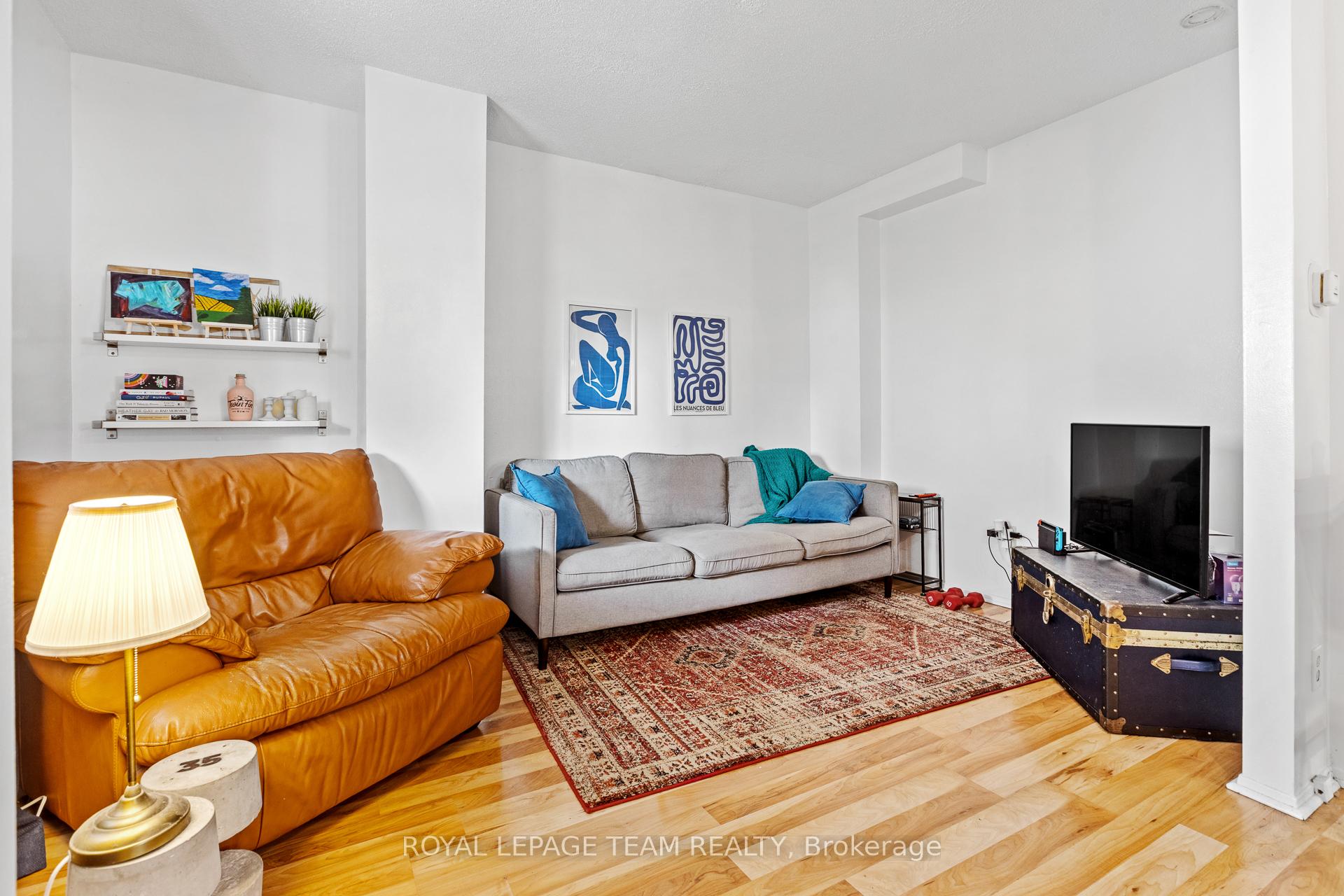 Photo 5 of Unit B, 53-1/2 Champagne Avenue, Ottawa, West Centre Town — HOMEH