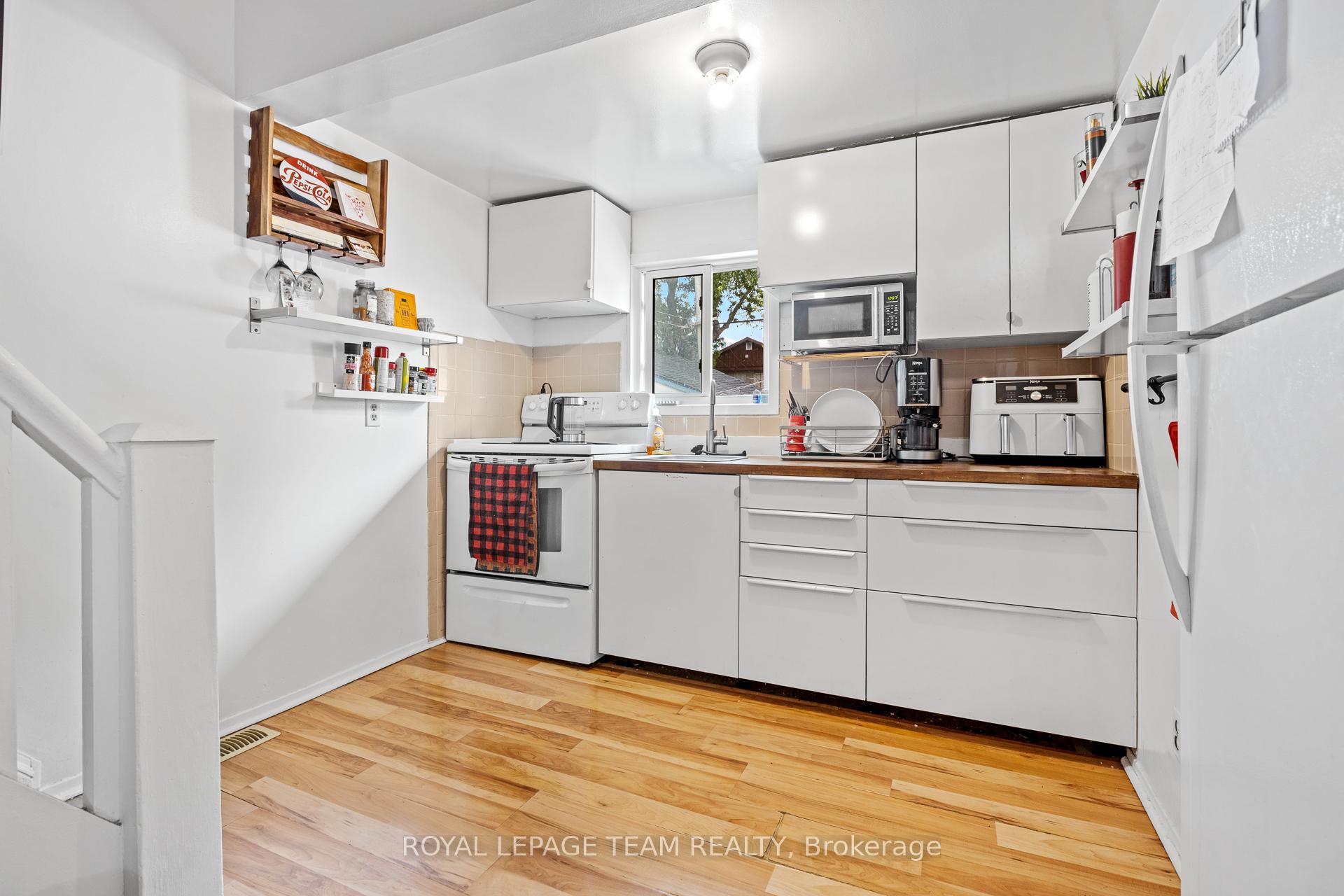 Photo 8 of Unit B, 53-1/2 Champagne Avenue, Ottawa, West Centre Town — HOMEH