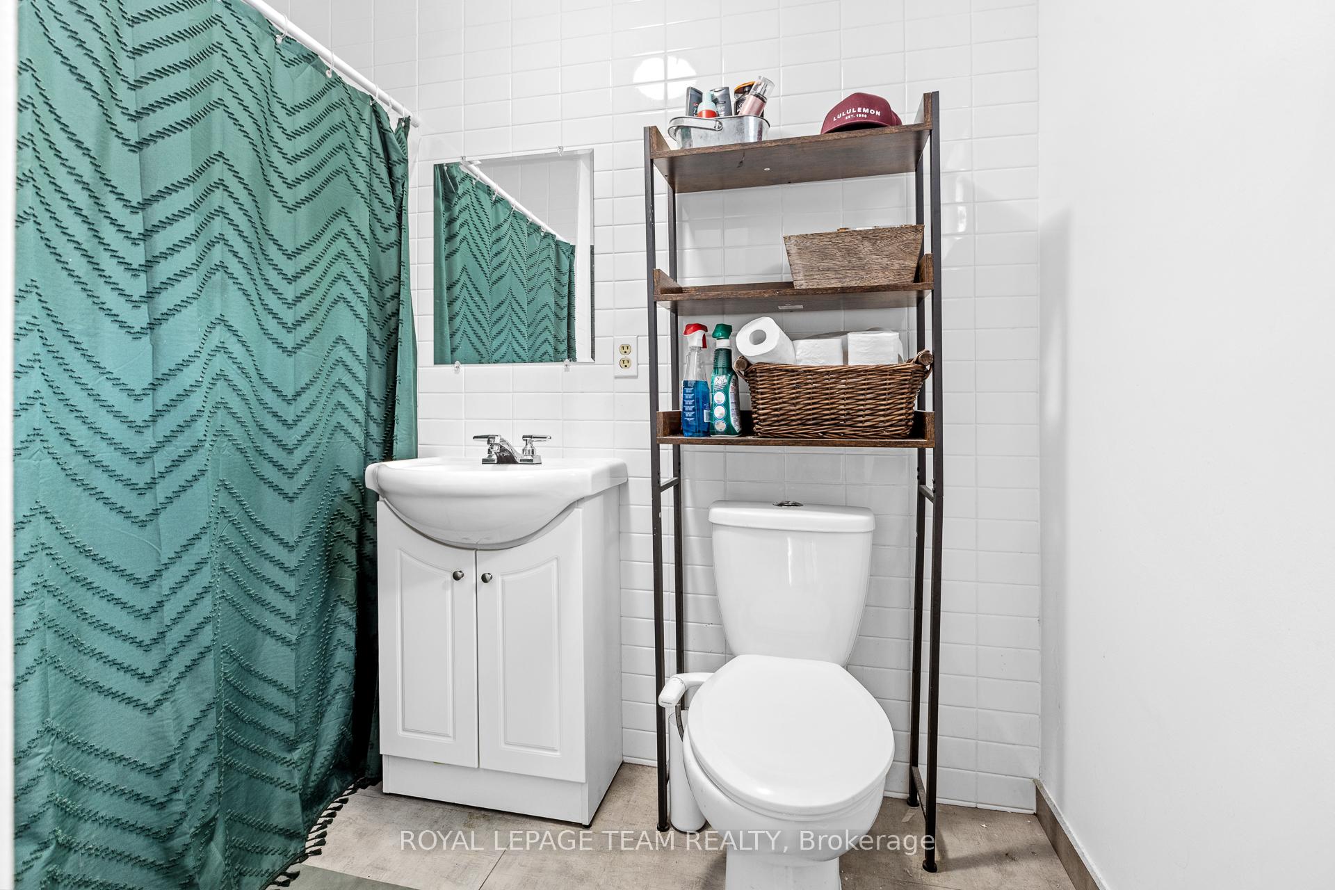 Photo 11 of Unit B, 53-1/2 Champagne Avenue, Ottawa, West Centre Town — HOMEH