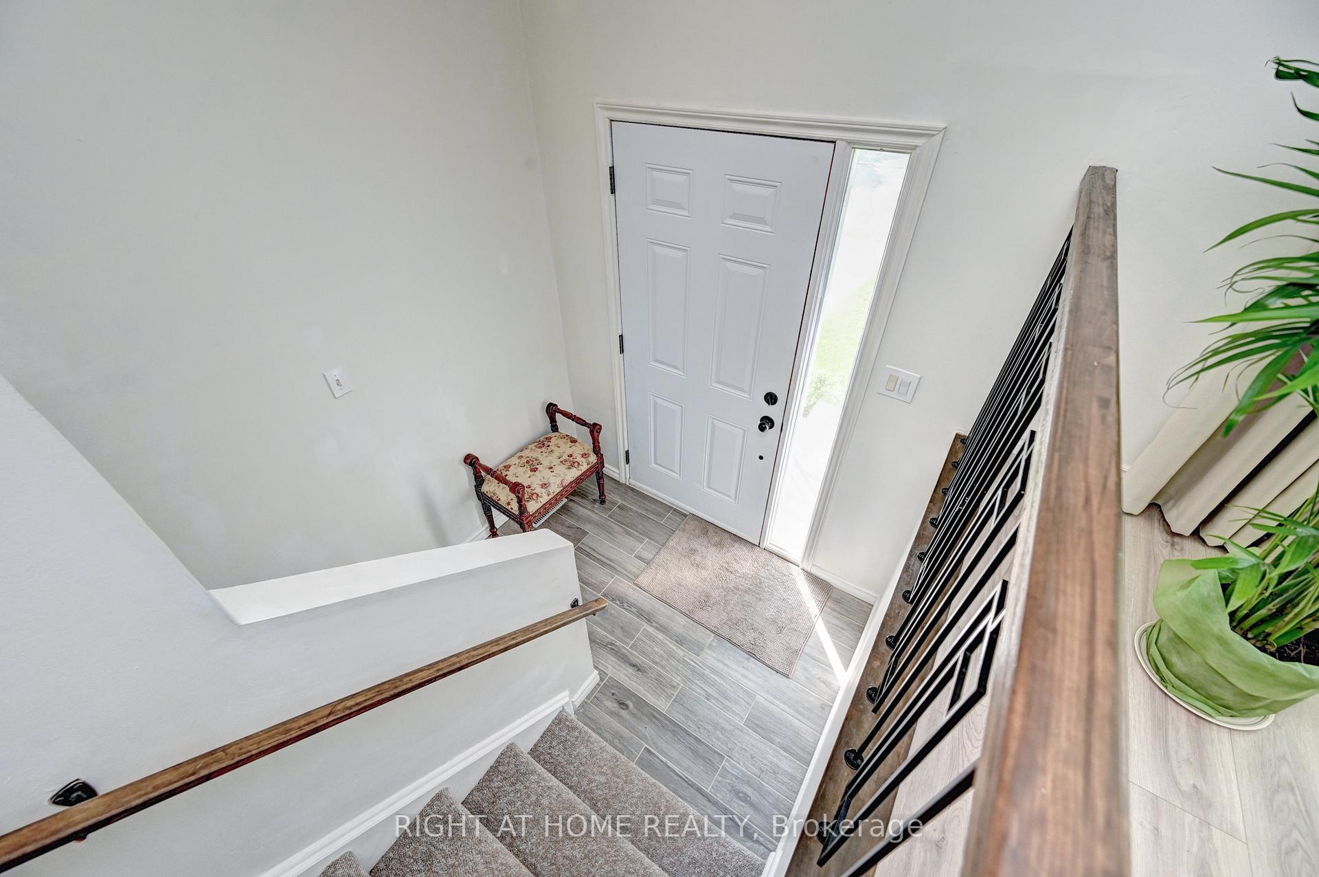 Photo 6 of 92 Pinemeadow Crescent, Waterloo, Maple Hills — HOMEH