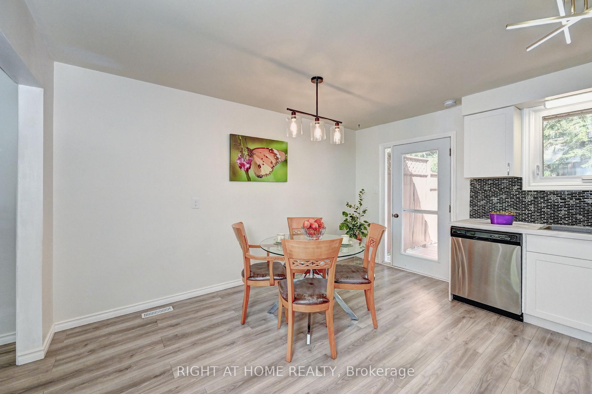 Photo 7 of 92 Pinemeadow Crescent, Waterloo, Maple Hills — HOMEH