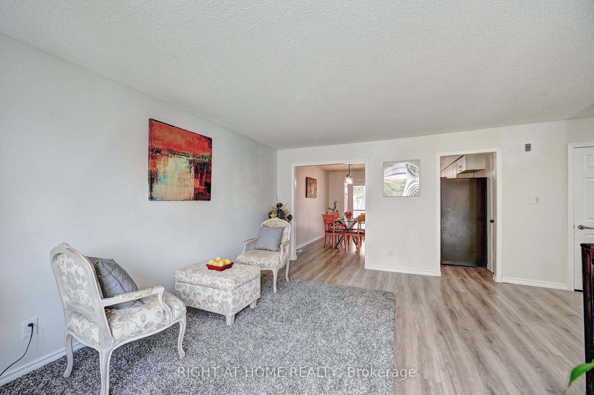 Photo 9 of 92 Pinemeadow Crescent, Waterloo, Maple Hills — HOMEH