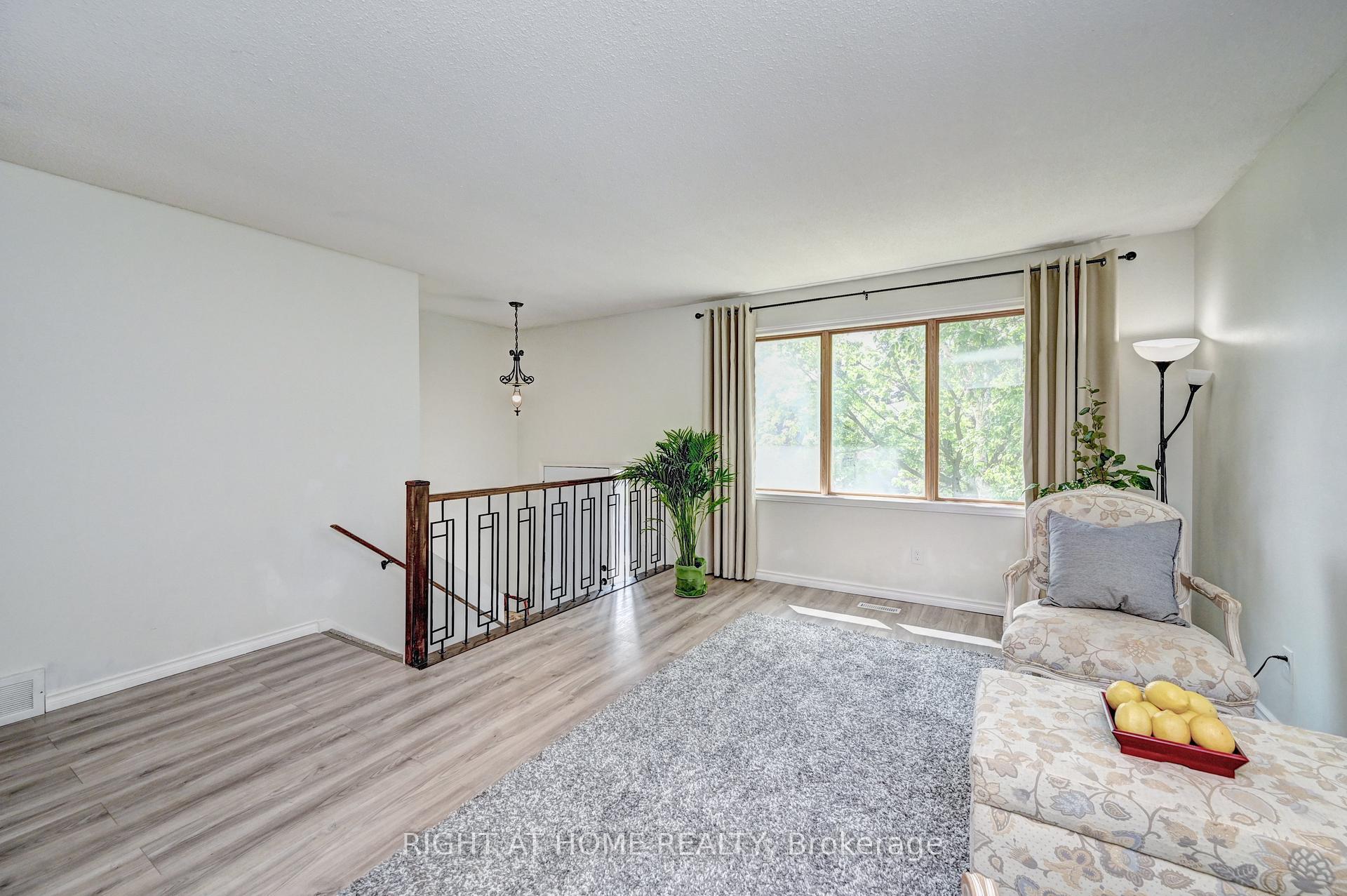 Photo 12 of 92 Pinemeadow Crescent, Waterloo, Maple Hills — HOMEH