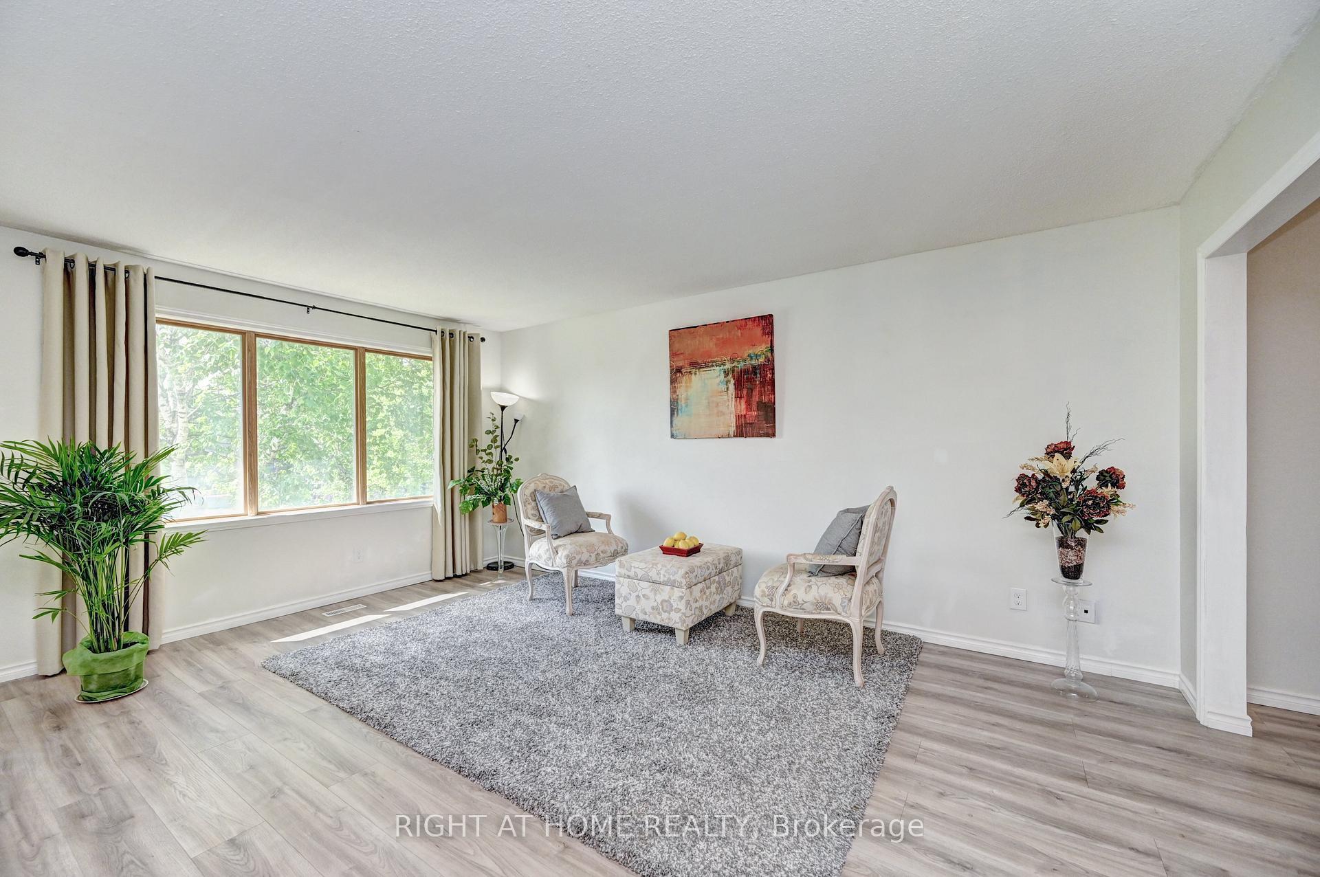 Photo 13 of 92 Pinemeadow Crescent, Waterloo, Maple Hills — HOMEH
