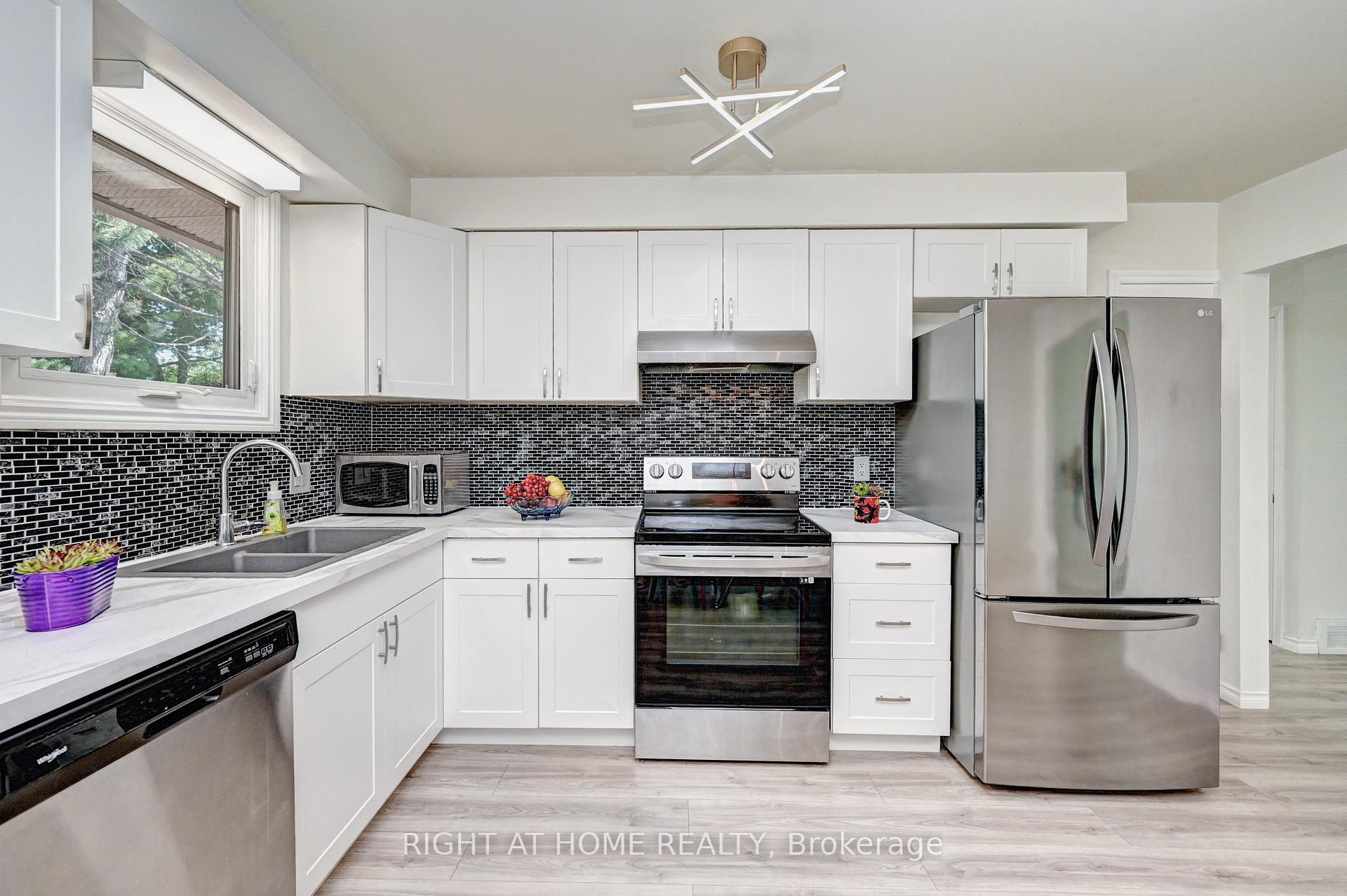Photo 15 of 92 Pinemeadow Crescent, Waterloo, Maple Hills — HOMEH